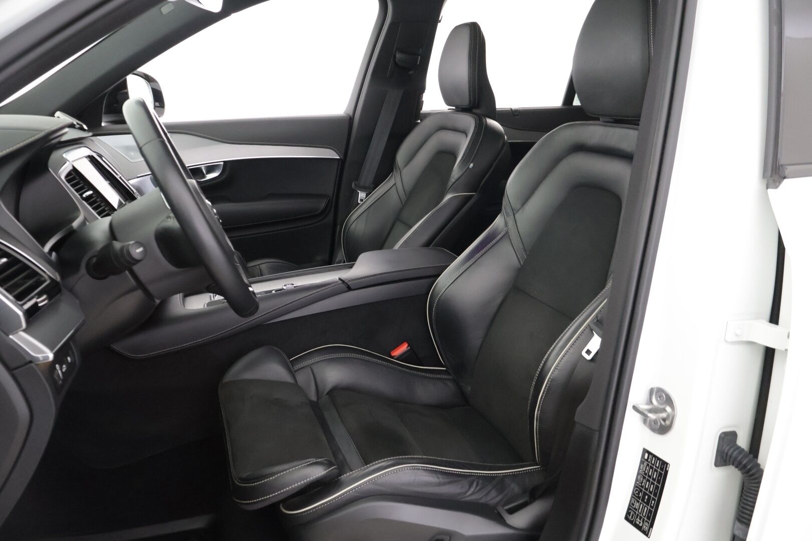 Volvo XC90 2022 T8 AWD Long Range High Performance R-Design aut *Bowers&Wilkins / 360° kamerat / Panorama / Ilma-alusta / Full-LED / Tehdaskoukku / Webasto* - 1-omisteinen Suomi-auto / Huippuvarusteet / Merkkiliikkeen huoltohistoria / Näyttävä