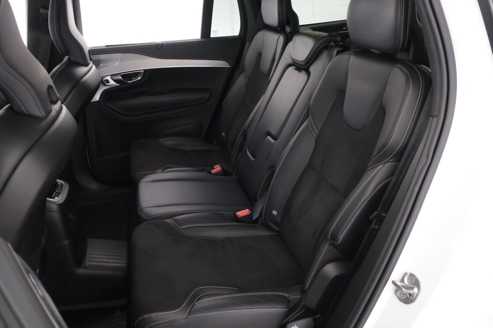 Volvo XC90 2022 T8 AWD Long Range High Performance R-Design aut *Bowers&Wilkins / 360° kamerat / Panorama / Ilma-alusta / Full-LED / Tehdaskoukku / Webasto* - 1-omisteinen Suomi-auto / Huippuvarusteet / Merkkiliikkeen huoltohistoria / Näyttävä