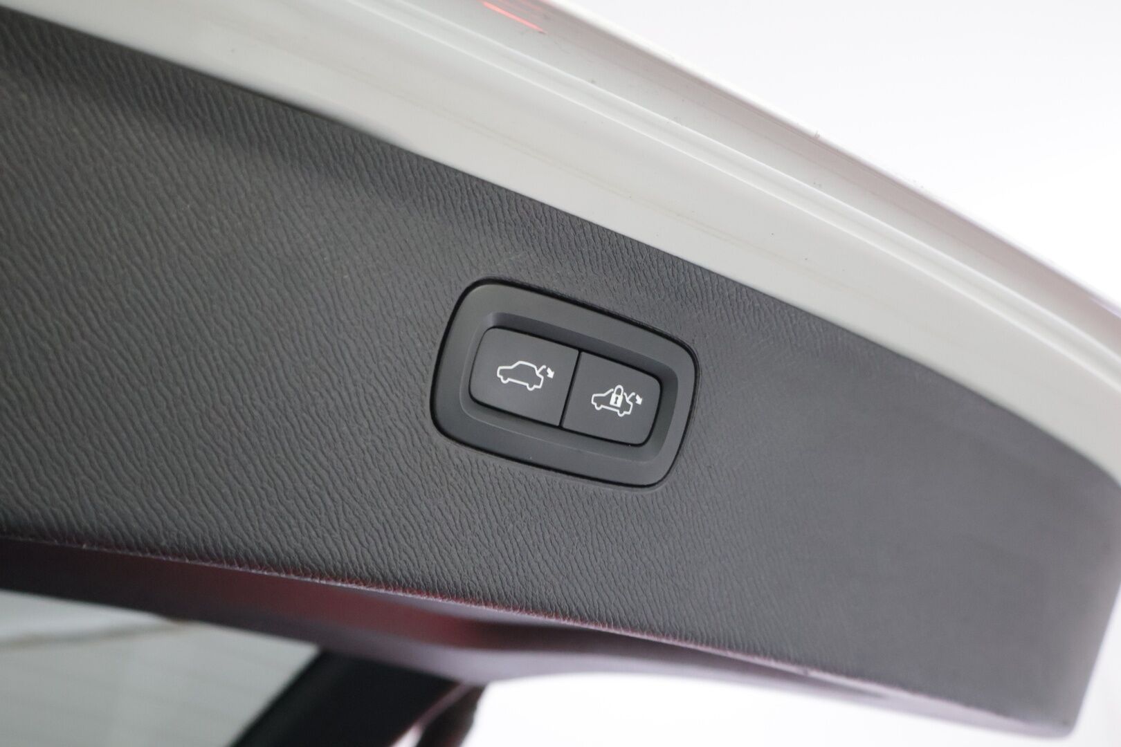 Volvo XC90 2022 T8 AWD Long Range High Performance R-Design aut *Bowers&Wilkins / 360° kamerat / Panorama / Ilma-alusta / Full-LED / Tehdaskoukku / Webasto* - 1-omisteinen Suomi-auto / Huippuvarusteet / Merkkiliikkeen huoltohistoria / Näyttävä