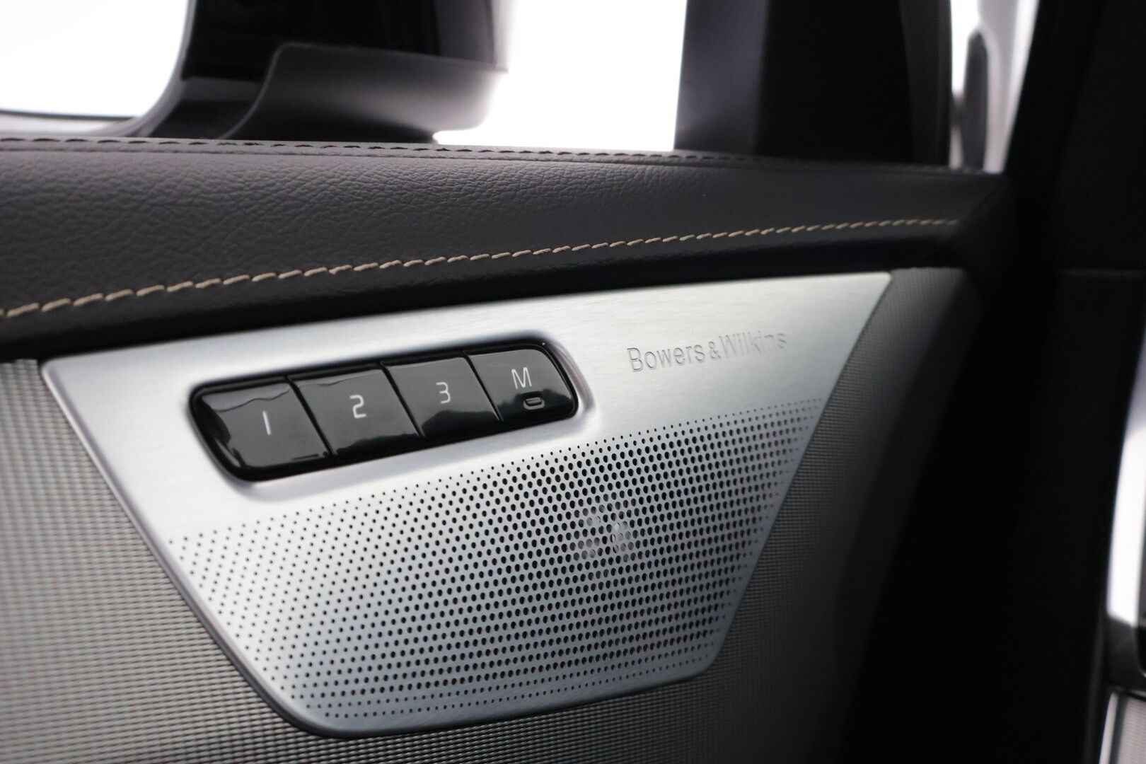 Volvo XC90 2022 T8 AWD Long Range High Performance R-Design aut *Bowers&Wilkins / 360° kamerat / Panorama / Ilma-alusta / Full-LED / Tehdaskoukku / Webasto* - 1-omisteinen Suomi-auto / Huippuvarusteet / Merkkiliikkeen huoltohistoria / Näyttävä