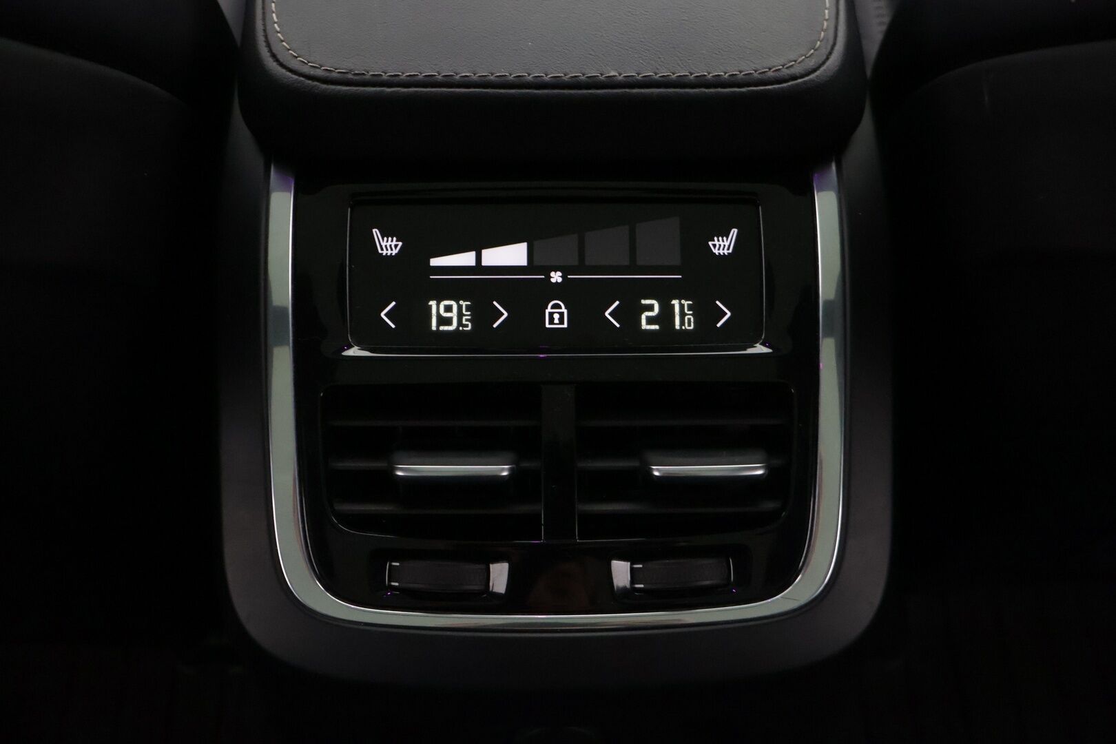 Volvo XC90 2022 T8 AWD Long Range High Performance R-Design aut *Bowers&Wilkins / 360° kamerat / Panorama / Ilma-alusta / Full-LED / Tehdaskoukku / Webasto* - 1-omisteinen Suomi-auto / Huippuvarusteet / Merkkiliikkeen huoltohistoria / Näyttävä