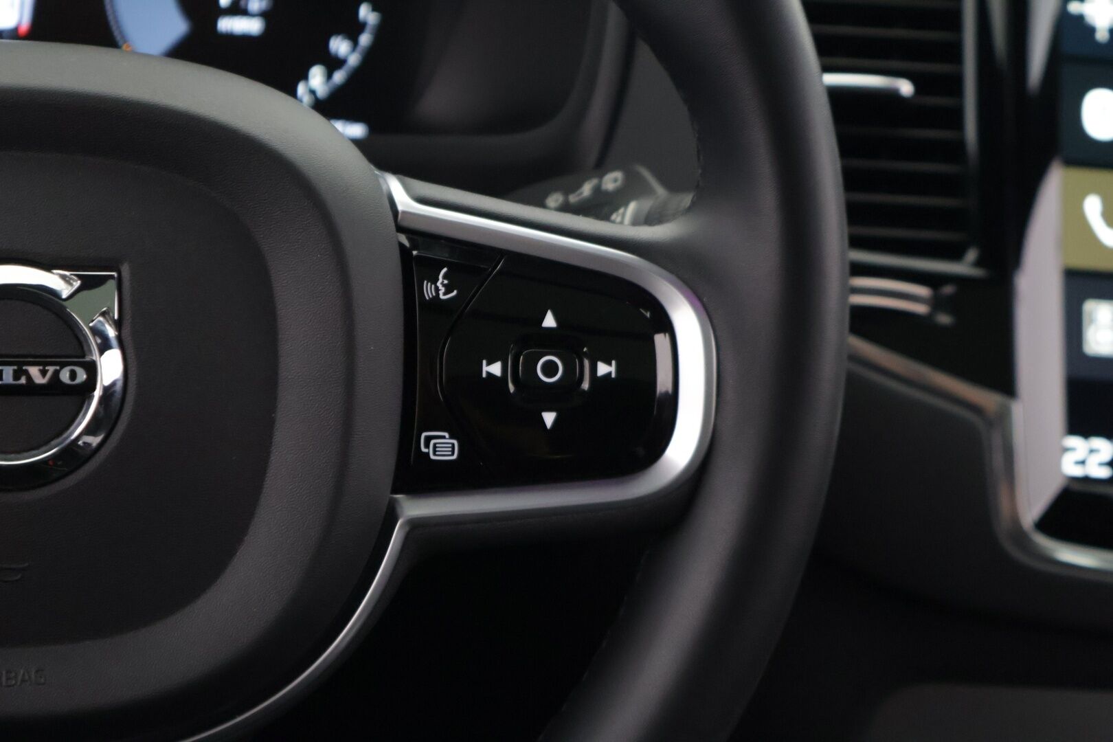 Volvo XC90 2022 T8 AWD Long Range High Performance R-Design aut *Bowers&Wilkins / 360° kamerat / Panorama / Ilma-alusta / Full-LED / Tehdaskoukku / Webasto* - 1-omisteinen Suomi-auto / Huippuvarusteet / Merkkiliikkeen huoltohistoria / Näyttävä