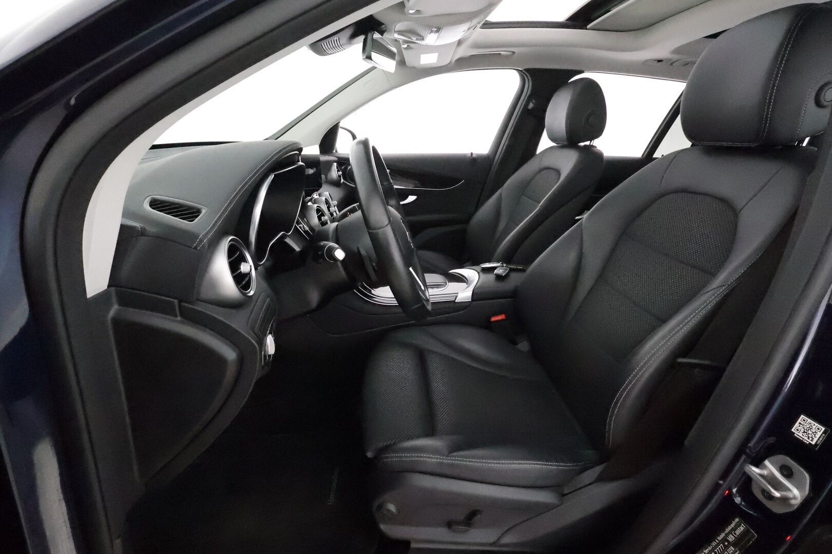 Mercedes-Benz GLC 2022 300 de 4MATIC A Business **Panorama / Distronic / Multibeam / P.kamera / Navi / Sporttipenkit / Koukku** - 3,99 % KORKOTARJOUS TÄHÄN AUTOON - 1-om Suomi-auto / Kahdet Renkaat