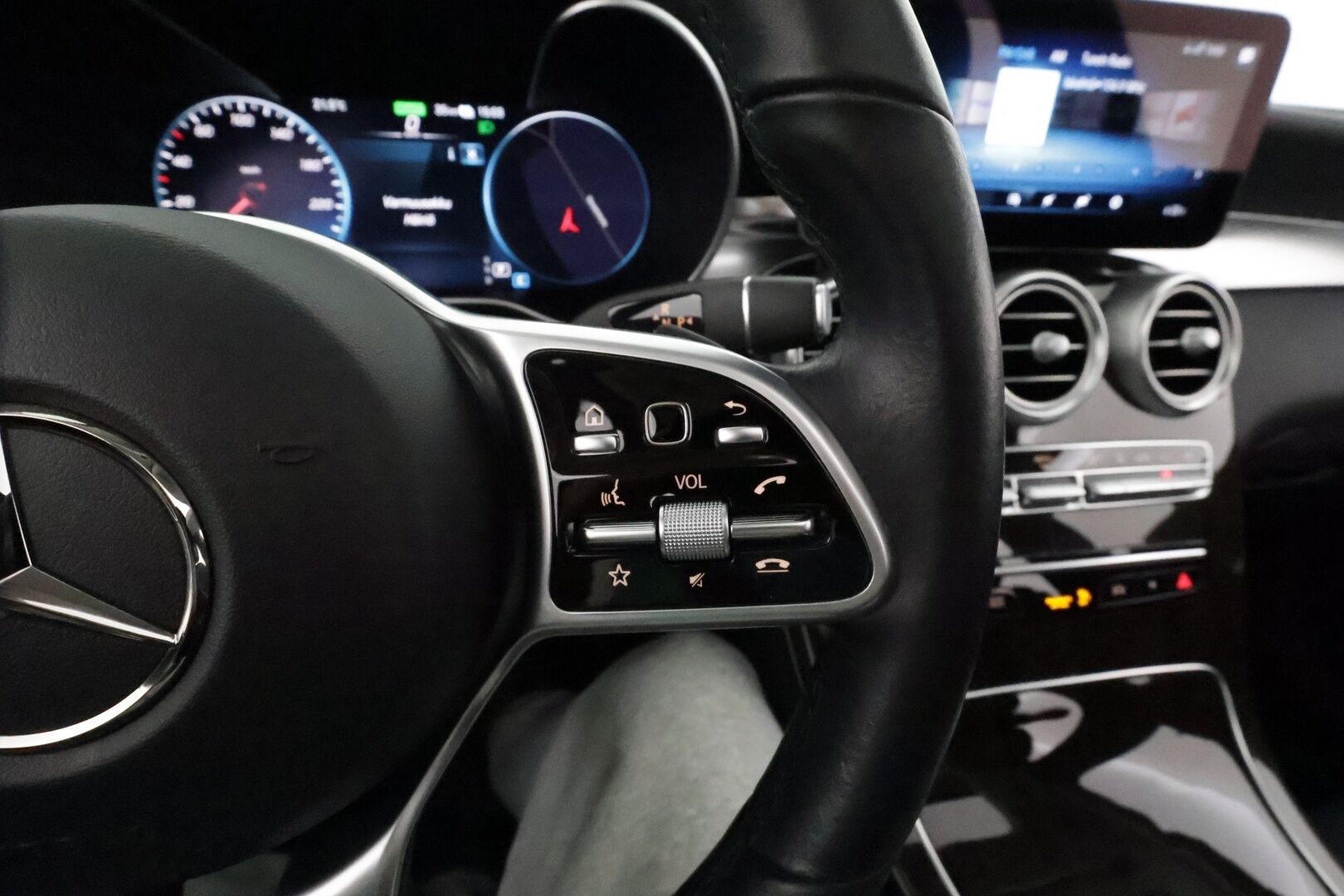 Mercedes-Benz GLC 2022 300 de 4MATIC A Business **Panorama / Distronic / Multibeam / P.kamera / Navi / Sporttipenkit / Koukku** - 3,99 % KORKOTARJOUS TÄHÄN AUTOON - 1-om Suomi-auto / Kahdet Renkaat