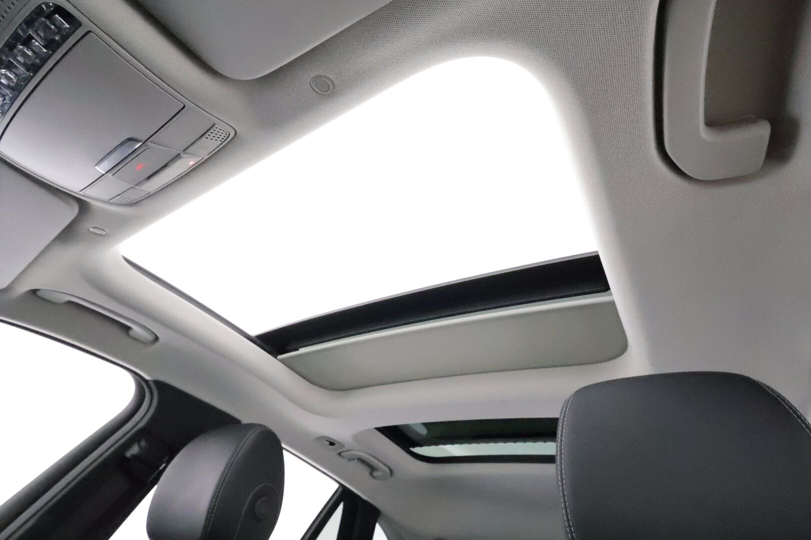 Mercedes-Benz GLC 2022 300 de 4MATIC A Business **Panorama / Distronic / Multibeam / P.kamera / Navi / Sporttipenkit / Koukku** - 3,99 % KORKOTARJOUS TÄHÄN AUTOON - 1-om Suomi-auto / Kahdet Renkaat