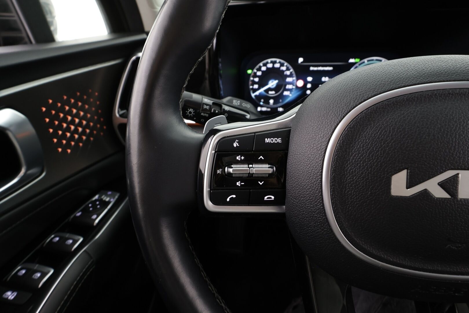 Kia Sorento 2022 1,6 T-GDI Hybrid AWD Business Premium AT 7-P * ACC / 360° / Bose / Sähköpenkit / Koukku / Navi / LED * - *Suomi-Auto / Lohkolämmitin / Digimittaristo / Kahdet renkaat / Merkkihuollettu*