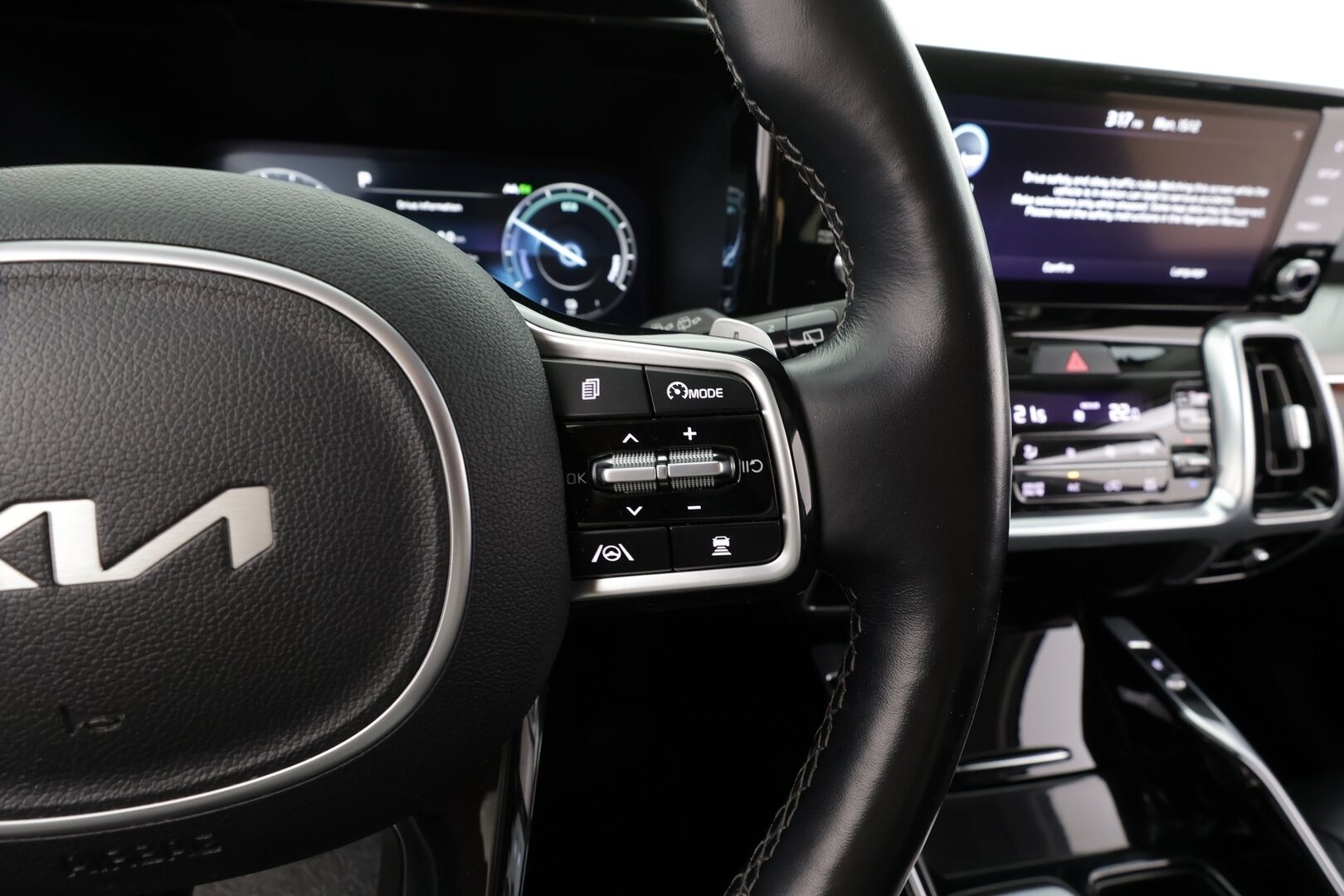 Kia Sorento 2022 1,6 T-GDI Hybrid AWD Business Premium AT 7-P * ACC / 360° / Bose / Sähköpenkit / Koukku / Navi / LED * - *Suomi-Auto / Lohkolämmitin / Digimittaristo / Kahdet renkaat / Merkkihuollettu*