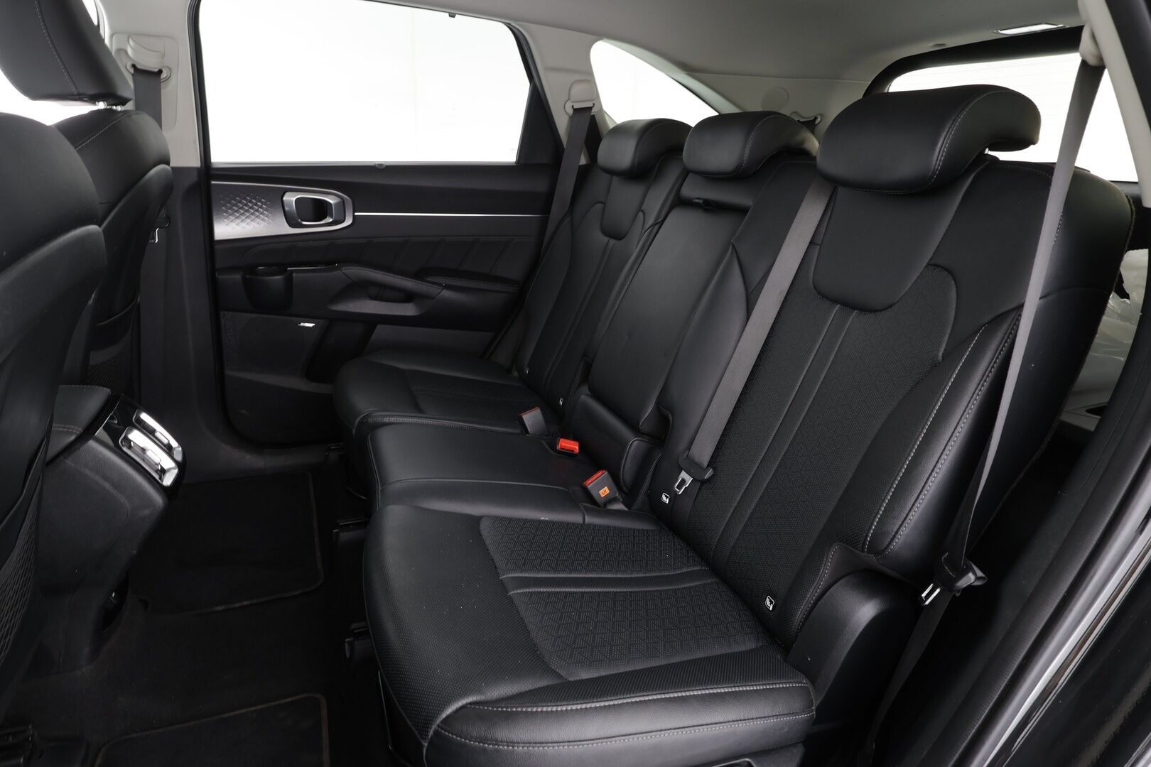 Kia Sorento 2022 1,6 T-GDI Hybrid AWD Business Premium AT 7-P * ACC / 360° / Bose / Sähköpenkit / Koukku / Navi / LED * - *Suomi-Auto / Lohkolämmitin / Digimittaristo / Kahdet renkaat / Merkkihuollettu*