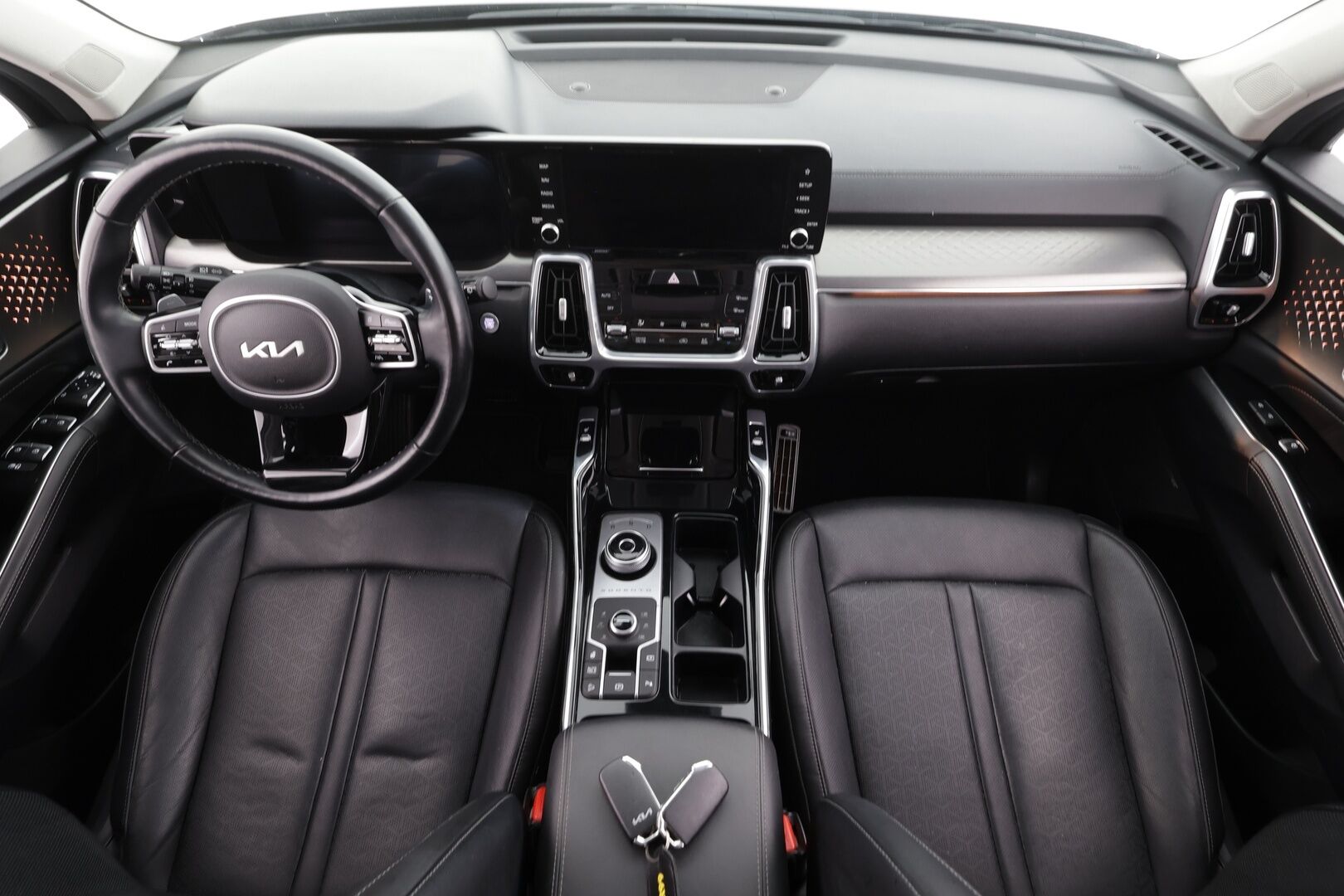 Kia Sorento 2022 1,6 T-GDI Hybrid AWD Business Premium AT 7-P * ACC / 360° / Bose / Sähköpenkit / Koukku / Navi / LED * - *Suomi-Auto / Lohkolämmitin / Digimittaristo / Kahdet renkaat / Merkkihuollettu*