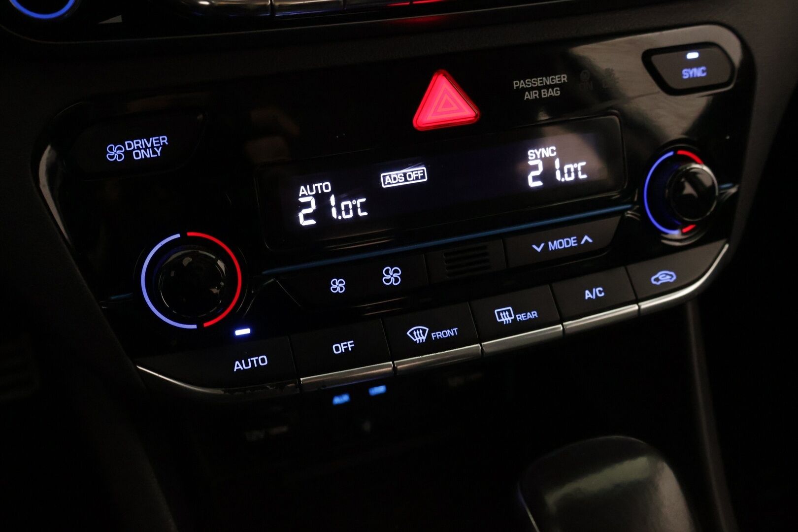 Hyundai IONIQ PLUG-IN 2017 1,6 plug-in 141 hv 6-DCT Style - ACC | Muistipenkki | P-Kamera | Tutkat | Digimittaristo | LED 