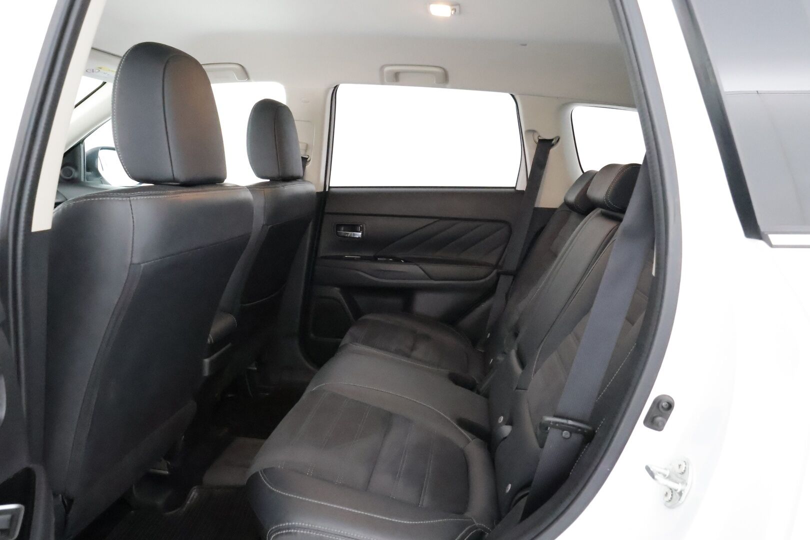 Mitsubishi Outlander PHEV 2018 Instyle Navi 4WD 5P - Adapt.Vakkari / Suomi-auto / KeyLessGo / P-kamera / Ratinlämmitin / 