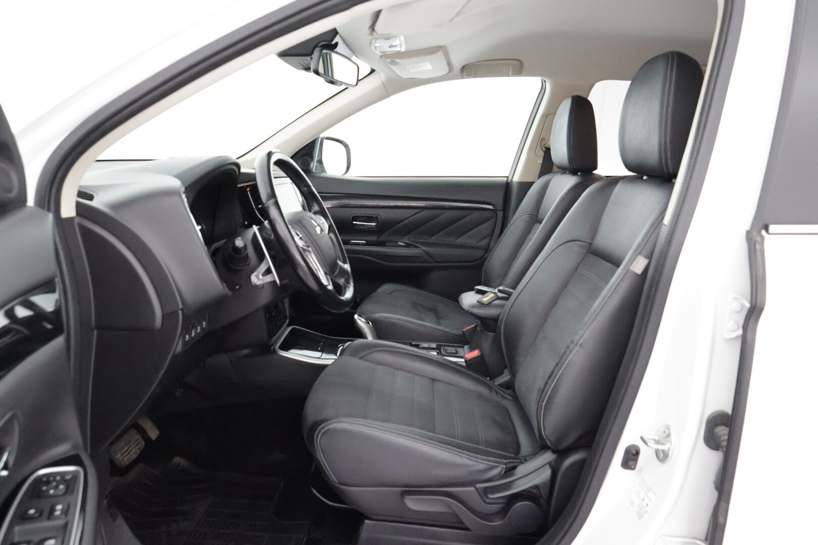 Mitsubishi Outlander PHEV 2018 Instyle Navi 4WD 5P - Adapt.Vakkari / Suomi-auto / KeyLessGo / P-kamera / Ratinlämmitin / 