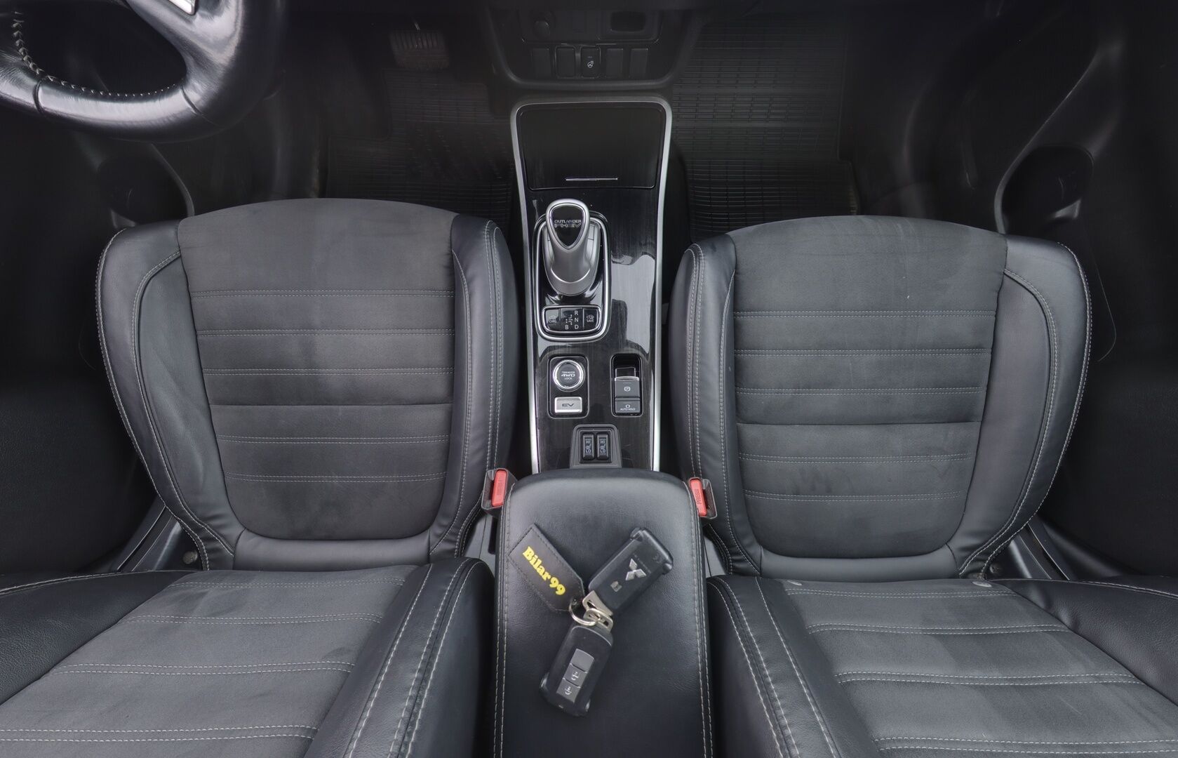 Mitsubishi Outlander PHEV 2018 Instyle Navi 4WD 5P - Adapt.Vakkari / Suomi-auto / KeyLessGo / P-kamera / Ratinlämmitin / 