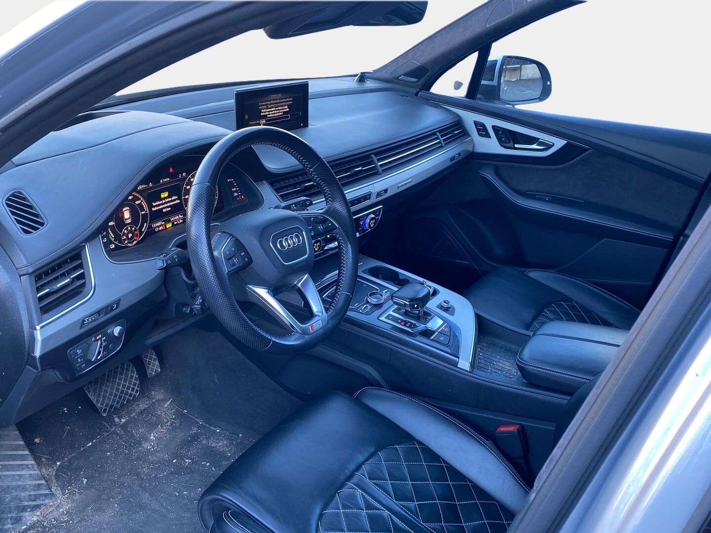 Audi Q7 2017 Business 3,0 V6 TDI e-tron quattro tiptronic *2x S-line / Webasto / ACC / B&O 3D / HUD / Ilma-alusta / Panorama / Matrix* - Timanttinahat / Muistipenkit / 360-kamera / Sähkökoukku / Alcantra kattoverhoilu / Huikeat varusteet! - HULLUT AVAJAISHULINAT KORKOTARJOUS 3,29 %