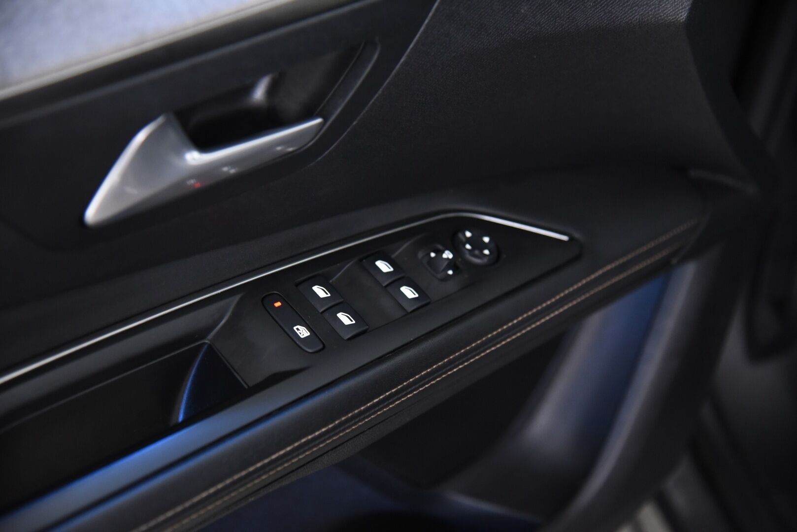 Peugeot 3008 2020 GT-line / Adapt. vak / 360 / KeyLess / Blis /  Digimittaristo - Led ajovalot / 2x renkaat / 