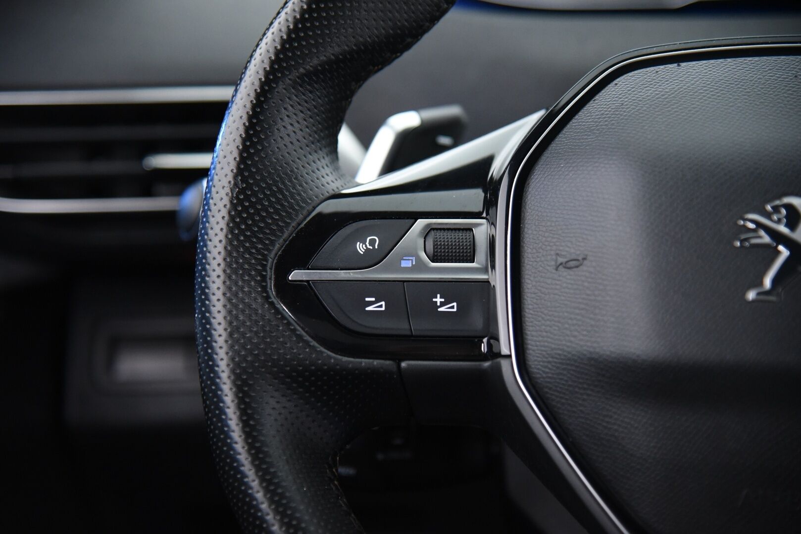 Peugeot 3008 2020 GT-line / Adapt. vak / 360 / KeyLess / Blis /  Digimittaristo - Led ajovalot / 2x renkaat / 