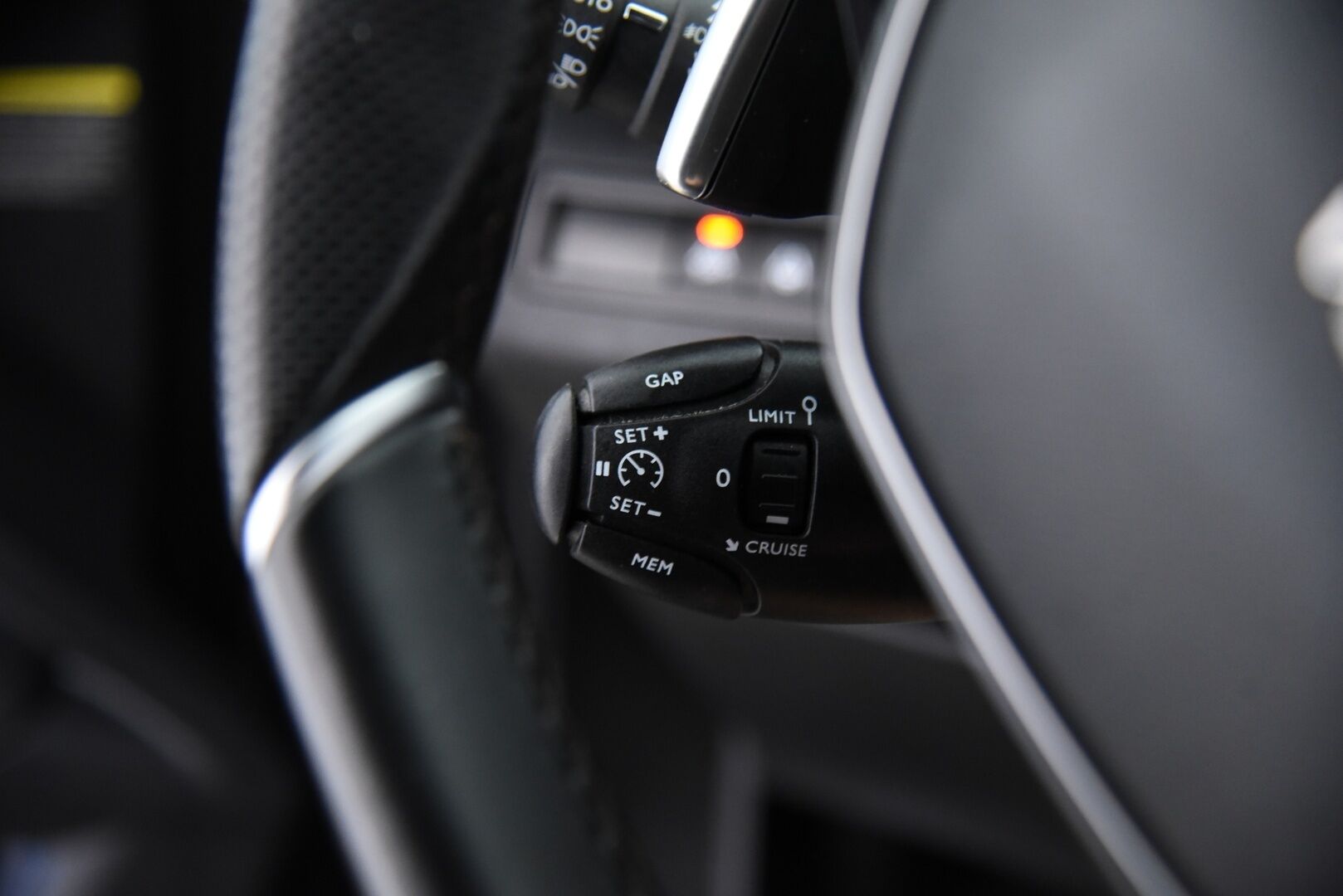 Peugeot 3008 2020 GT-line / Adapt. vak / 360 / KeyLess / Blis /  Digimittaristo - Led ajovalot / 2x renkaat / 