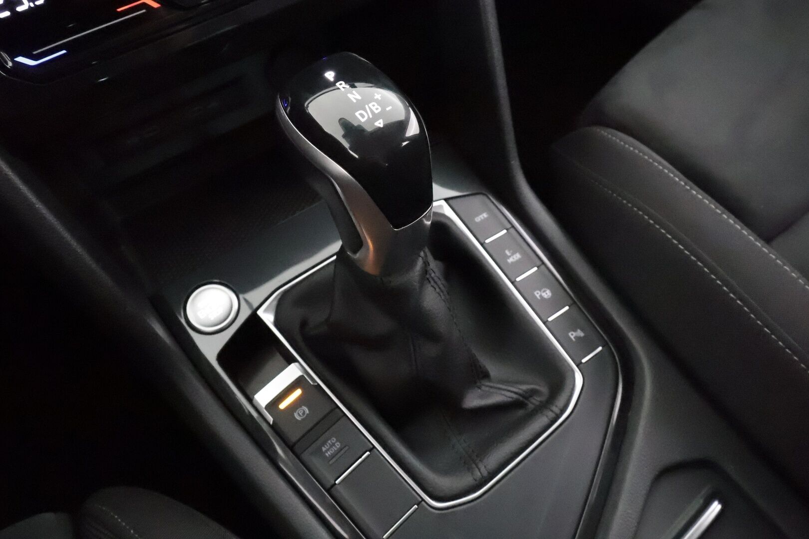 Volkswagen Tiguan 2022 Style eHybrid 180 kW DSG * ACC / Koukku / IQ-Light Matrix LED / P.kamera / Keyless / Sporttipenkit * - Suomi-auto / Kahdet Renkaat / Koti & Kauppalaturi - HULLUT AVAJAISHULINAT KORKOTARJOUS 3,29 %