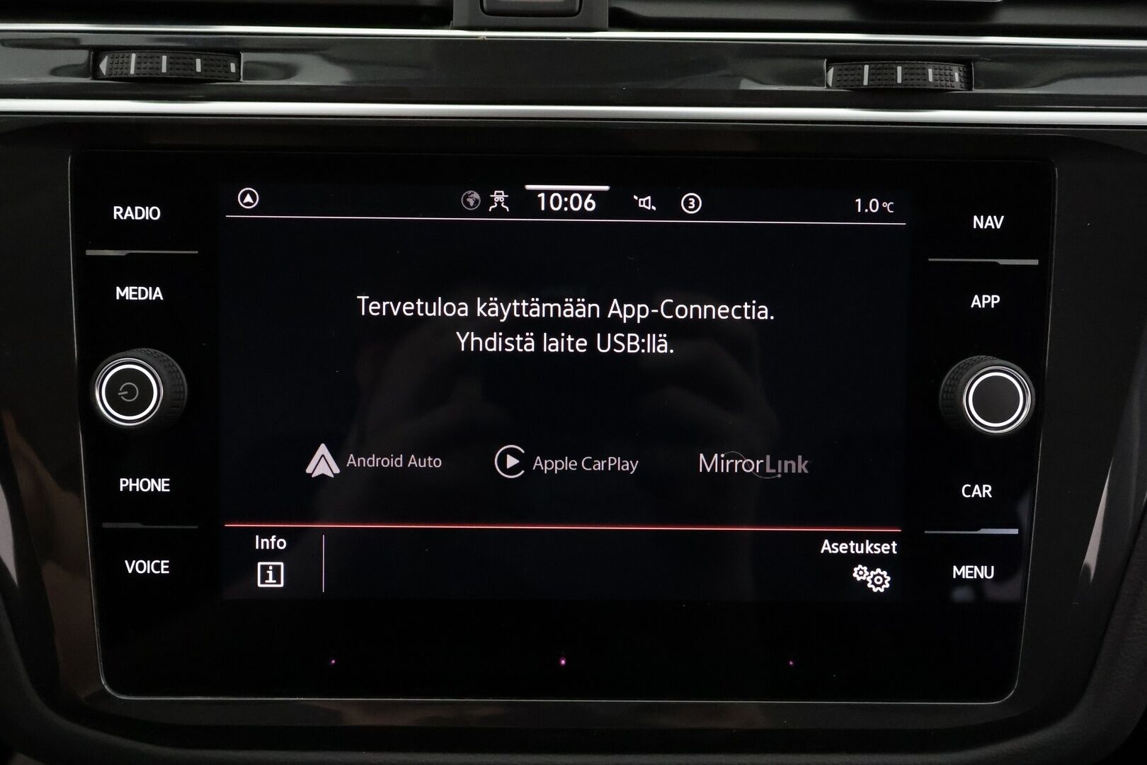 Volkswagen Tiguan 2022 Style eHybrid 180 kW DSG * ACC / Koukku / IQ-Light Matrix LED / P.kamera / Keyless / Sporttipenkit * - Suomi-auto / Kahdet Renkaat / Koti & Kauppalaturi - HULLUT AVAJAISHULINAT KORKOTARJOUS 3,29 %