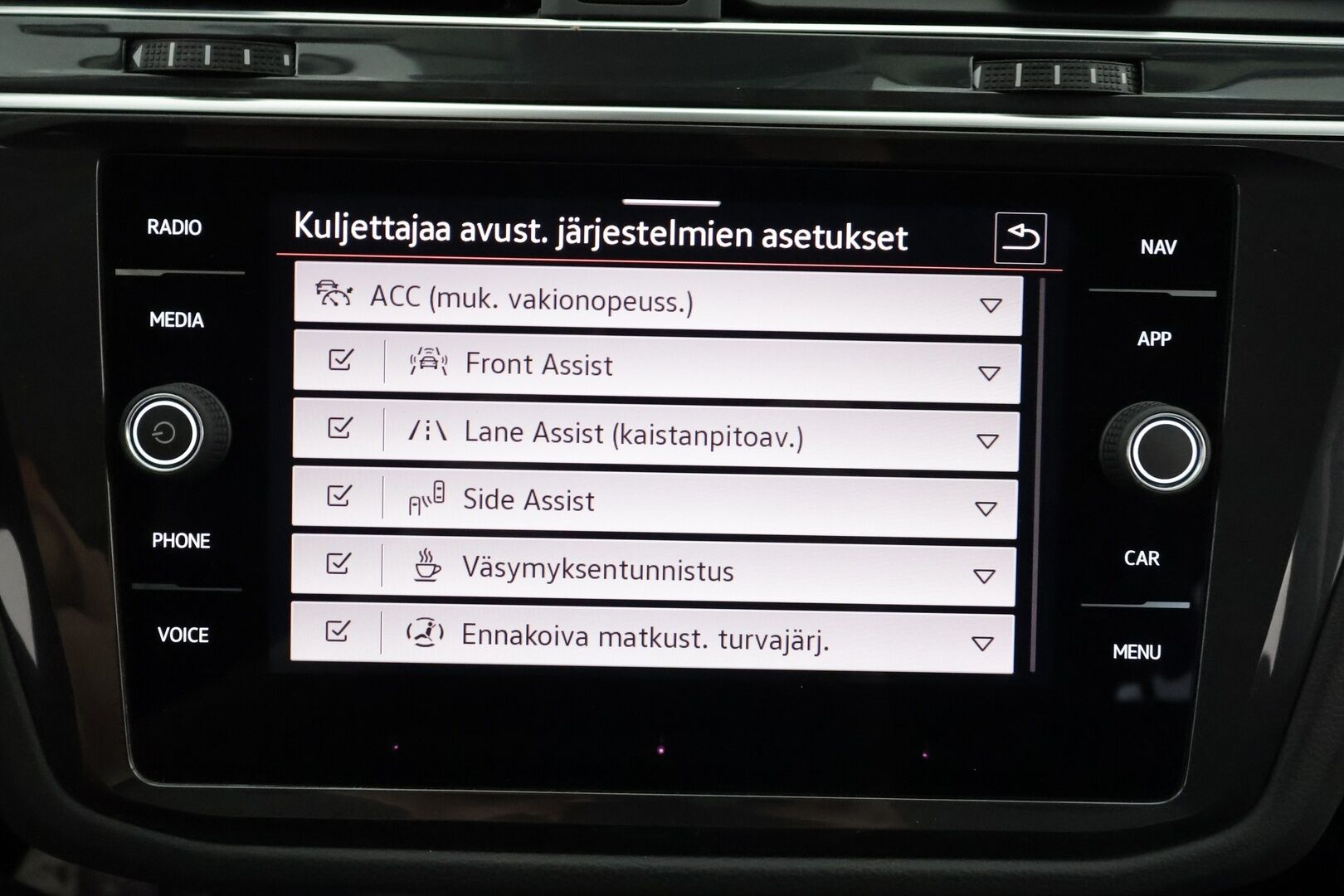 Volkswagen Tiguan 2022 Style eHybrid 180 kW DSG * ACC / Koukku / IQ-Light Matrix LED / P.kamera / Keyless / Sporttipenkit * - Suomi-auto / Kahdet Renkaat / Koti & Kauppalaturi - HULLUT AVAJAISHULINAT KORKOTARJOUS 3,29 %
