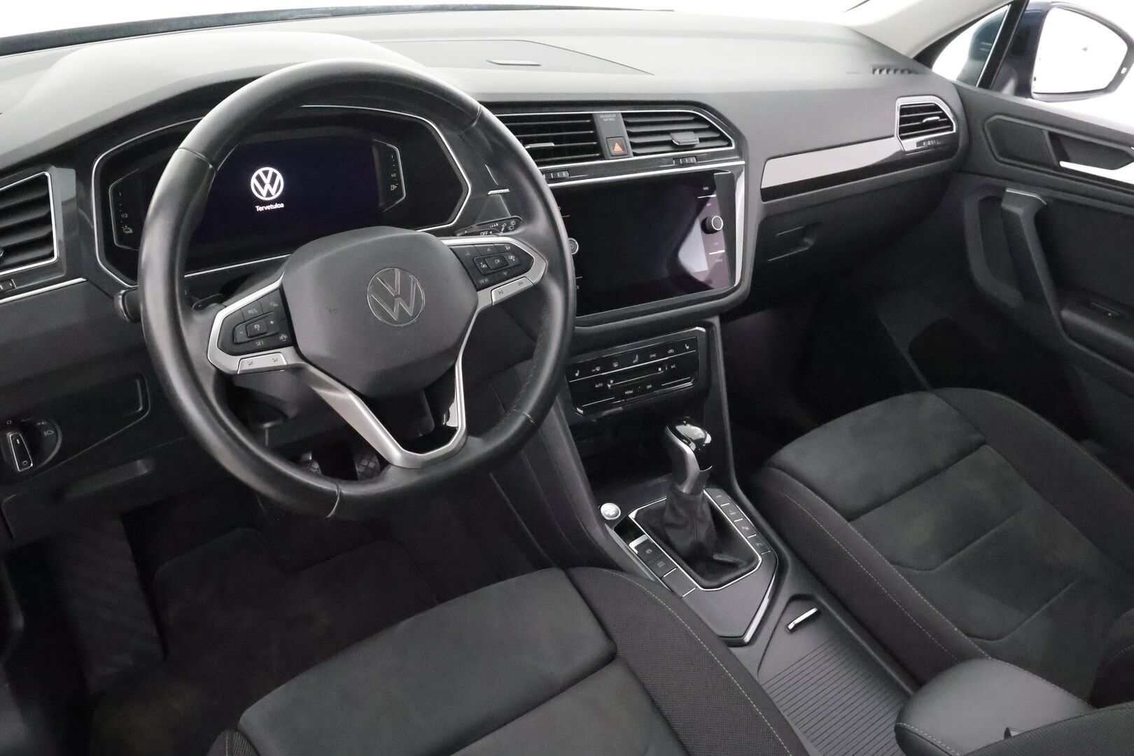 Volkswagen Tiguan 2022 Style eHybrid 180 kW DSG * ACC / Koukku / IQ-Light Matrix LED / P.kamera / Keyless / Sporttipenkit * - Suomi-auto / Kahdet Renkaat / Koti & Kauppalaturi - HULLUT AVAJAISHULINAT KORKOTARJOUS 3,29 %