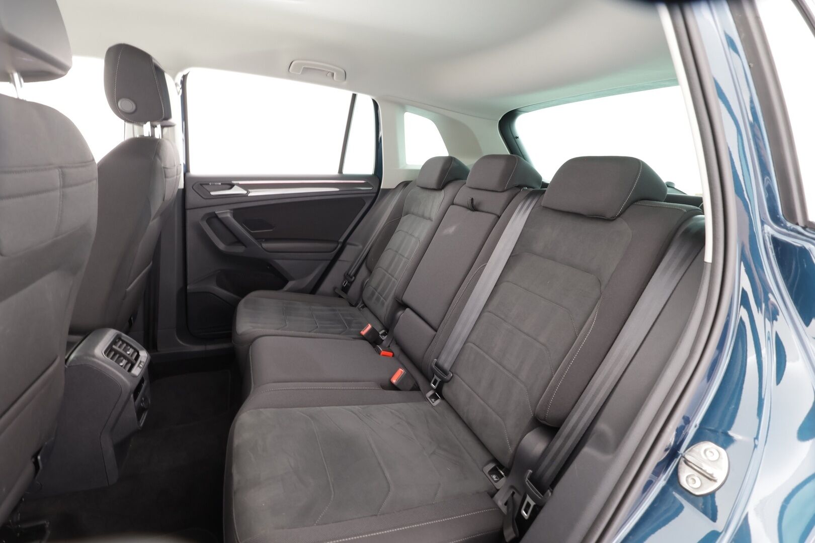 Volkswagen Tiguan 2022 Style eHybrid 180 kW DSG * ACC / Koukku / IQ-Light Matrix LED / P.kamera / Keyless / Sporttipenkit * - Suomi-auto / Kahdet Renkaat / Koti & Kauppalaturi - HULLUT AVAJAISHULINAT KORKOTARJOUS 3,29 %