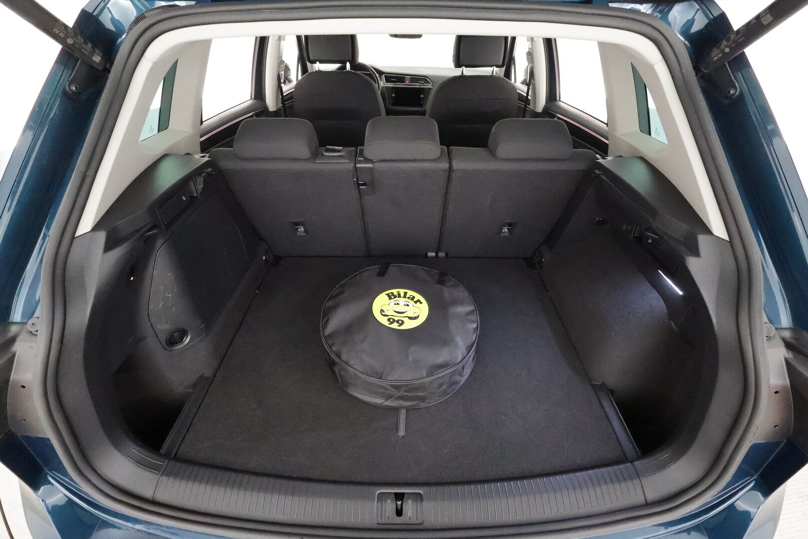 Volkswagen Tiguan 2022 Style eHybrid 180 kW DSG * ACC / Koukku / IQ-Light Matrix LED / P.kamera / Keyless / Sporttipenkit * - Suomi-auto / Kahdet Renkaat / Koti & Kauppalaturi - HULLUT AVAJAISHULINAT KORKOTARJOUS 3,29 %