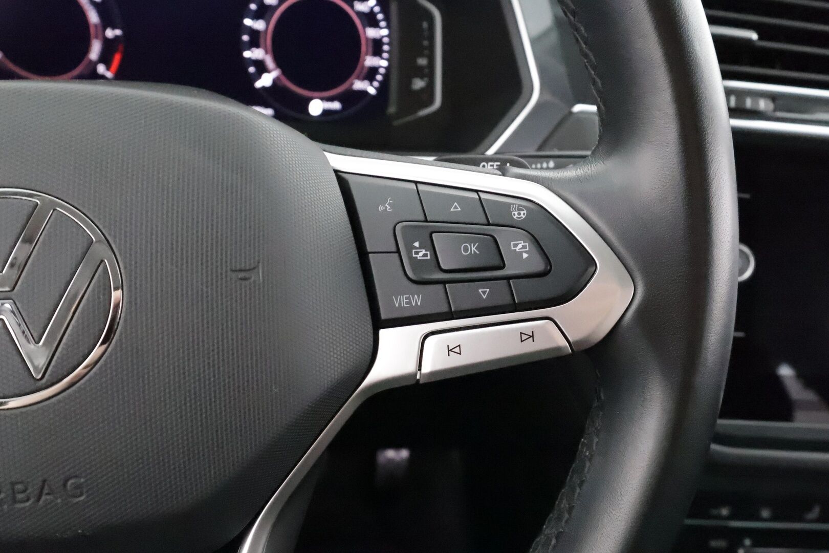 Volkswagen Tiguan 2022 Style eHybrid 180 kW DSG * ACC / Koukku / IQ-Light Matrix LED / P.kamera / Keyless / Sporttipenkit * - Suomi-auto / Kahdet Renkaat / Koti & Kauppalaturi - HULLUT AVAJAISHULINAT KORKOTARJOUS 3,29 %