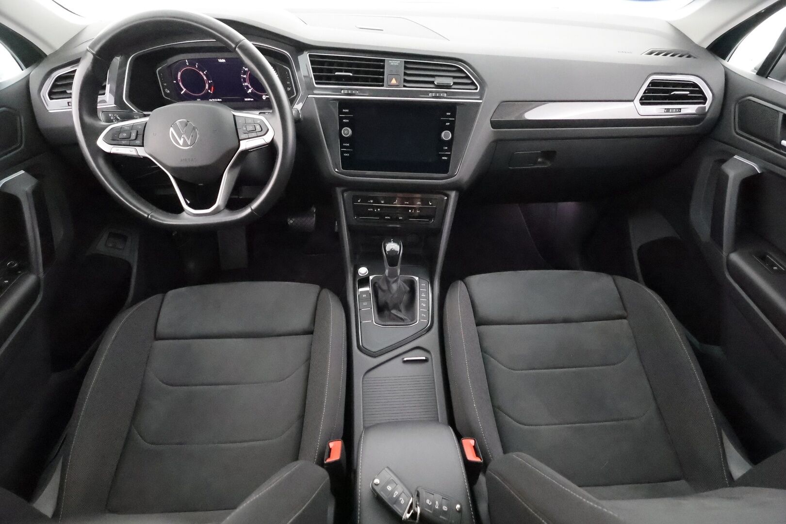 Volkswagen Tiguan 2022 Style eHybrid 180 kW DSG * ACC / Koukku / IQ-Light Matrix LED / P.kamera / Keyless / Sporttipenkit * - Suomi-auto / Kahdet Renkaat / Koti & Kauppalaturi - HULLUT AVAJAISHULINAT KORKOTARJOUS 3,29 %