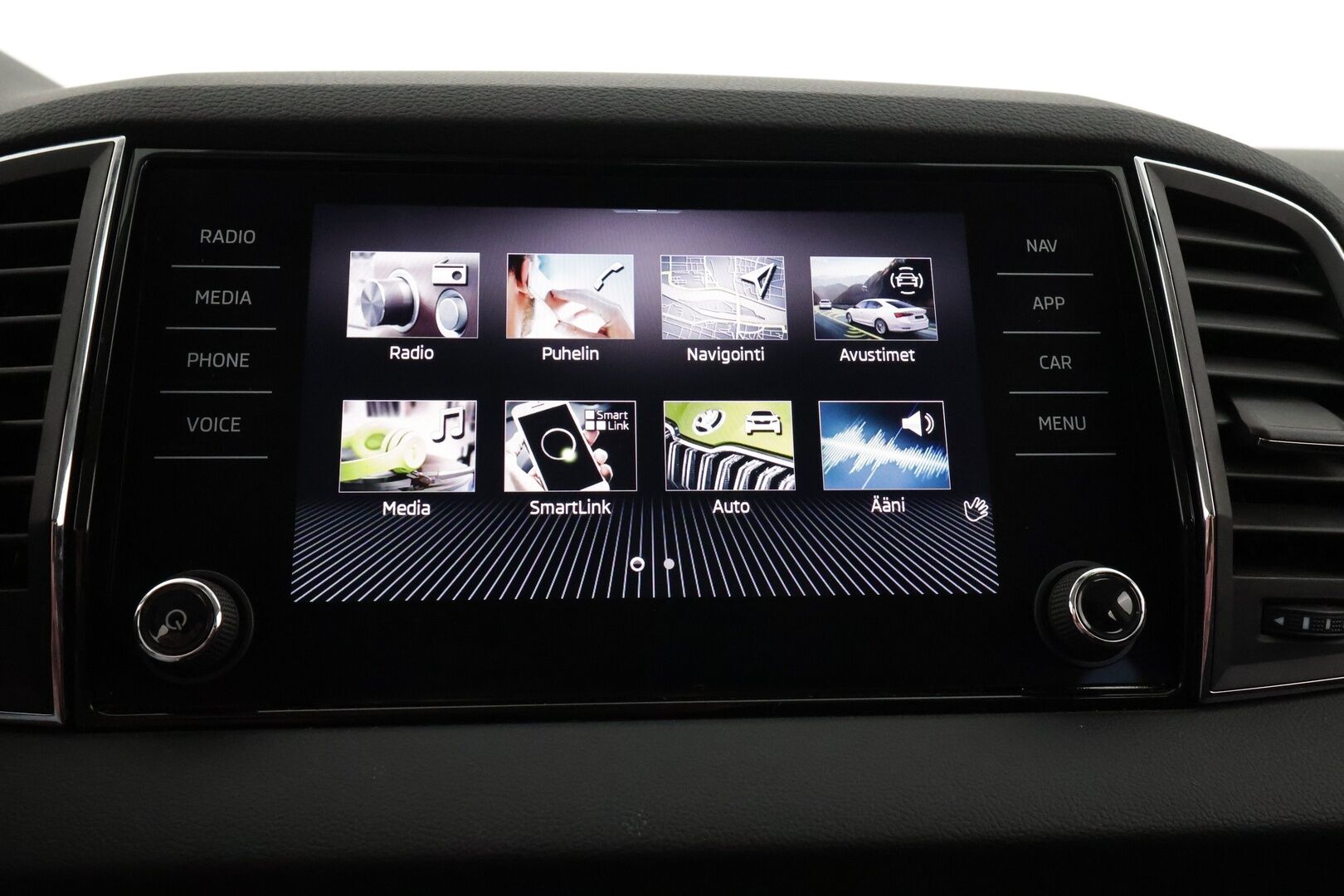 Skoda Karoq 2022 1.5 TSI Style BusinessLine DSG Autom. 1-om. Suomi-auto / Webasto / Adapt. Vakkari / Kaistavahti / P-kamera / LED-valot / Navi / KeylessGo / 2x renkaat - 1-om. Suomi-auto uudemmalla paremmalla tekniikalla 