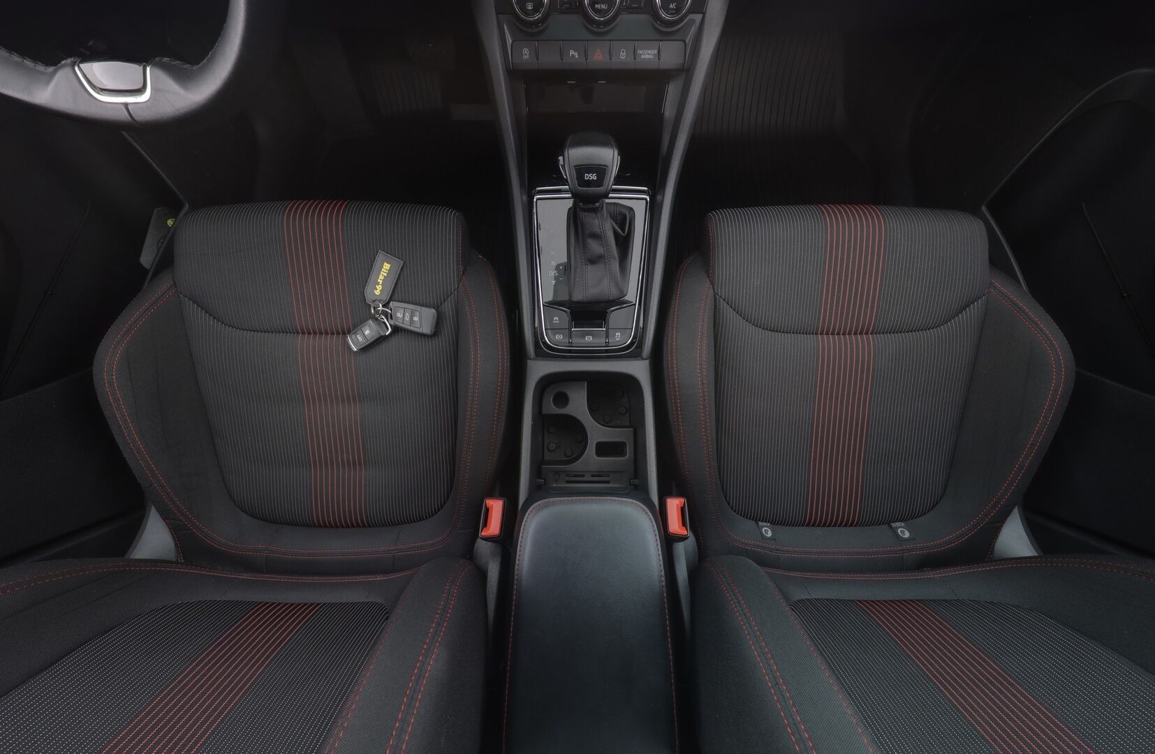 Skoda Karoq 2022 1.5 TSI Style BusinessLine DSG Autom. 1-om. Suomi-auto / Webasto / Adapt. Vakkari / Kaistavahti / P-kamera / LED-valot / Navi / KeylessGo / 2x renkaat - 1-om. Suomi-auto uudemmalla paremmalla tekniikalla 