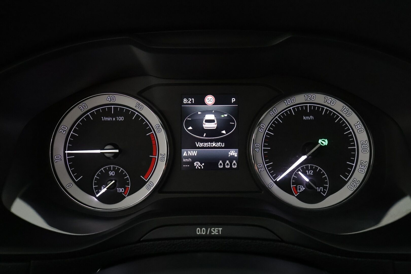 Skoda Karoq 2022 1.5 TSI Style BusinessLine DSG Autom. 1-om. Suomi-auto / Webasto / Adapt. Vakkari / Kaistavahti / P-kamera / LED-valot / Navi / KeylessGo / 2x renkaat - 1-om. Suomi-auto uudemmalla paremmalla tekniikalla 