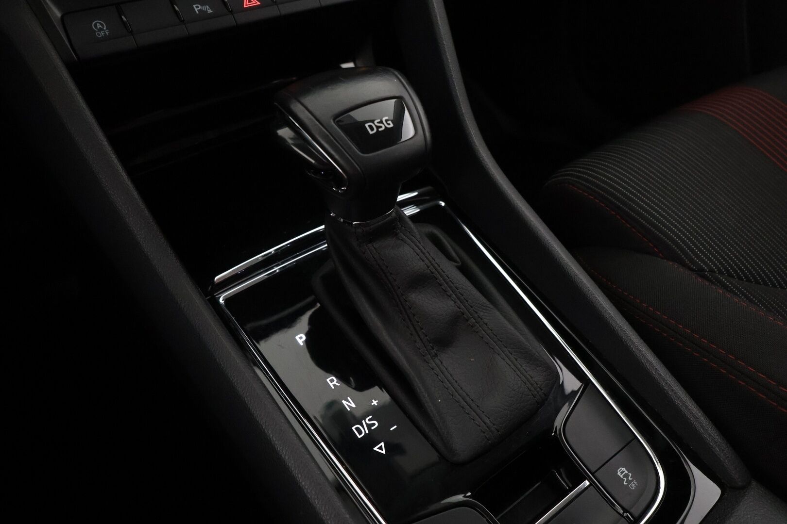 Skoda Karoq 2022 1.5 TSI Style BusinessLine DSG Autom. 1-om. Suomi-auto / Webasto / Adapt. Vakkari / Kaistavahti / P-kamera / LED-valot / Navi / KeylessGo / 2x renkaat - 1-om. Suomi-auto uudemmalla paremmalla tekniikalla 