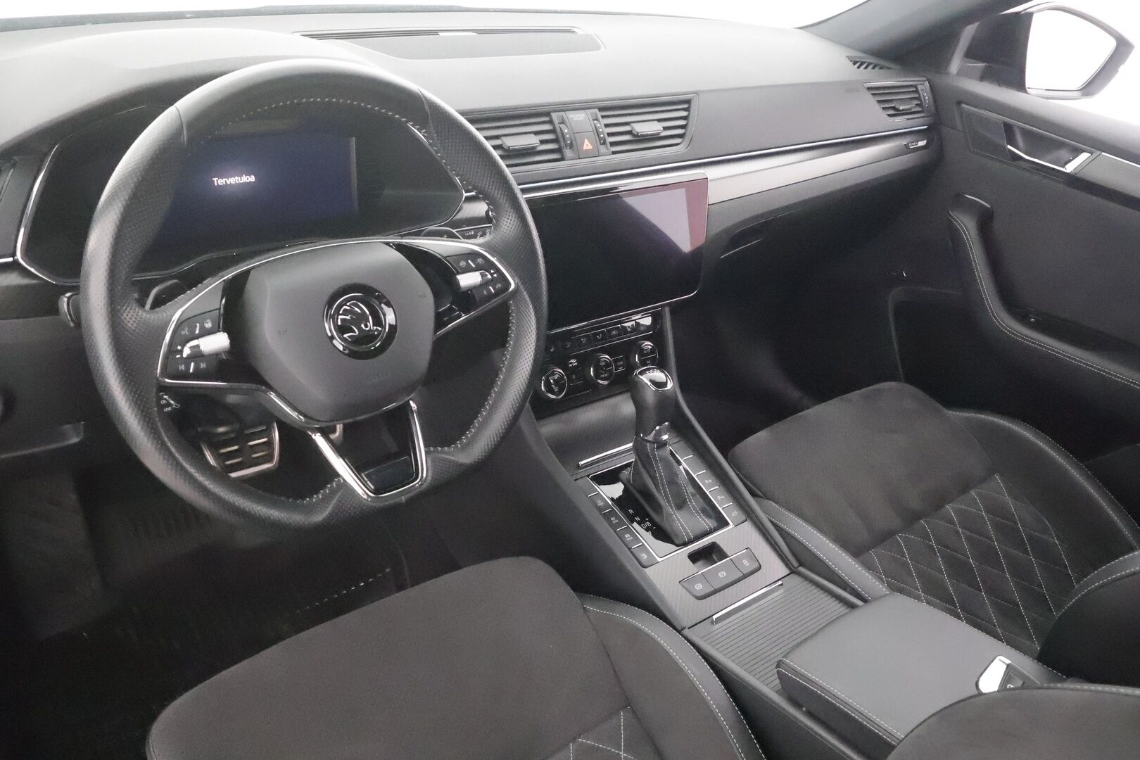 Skoda Superb 2022 Combi 1.4 TSI PHEV SportLine iV DSG Autom. - | ACC | Canton | Muisitpenkki | Puolinahat | LED | P.kamera | Keyless | Digimittaristo | Apple&Android | 1.Om Suomi-auto | Kahdet Renkaat | Merkkihuollettu |