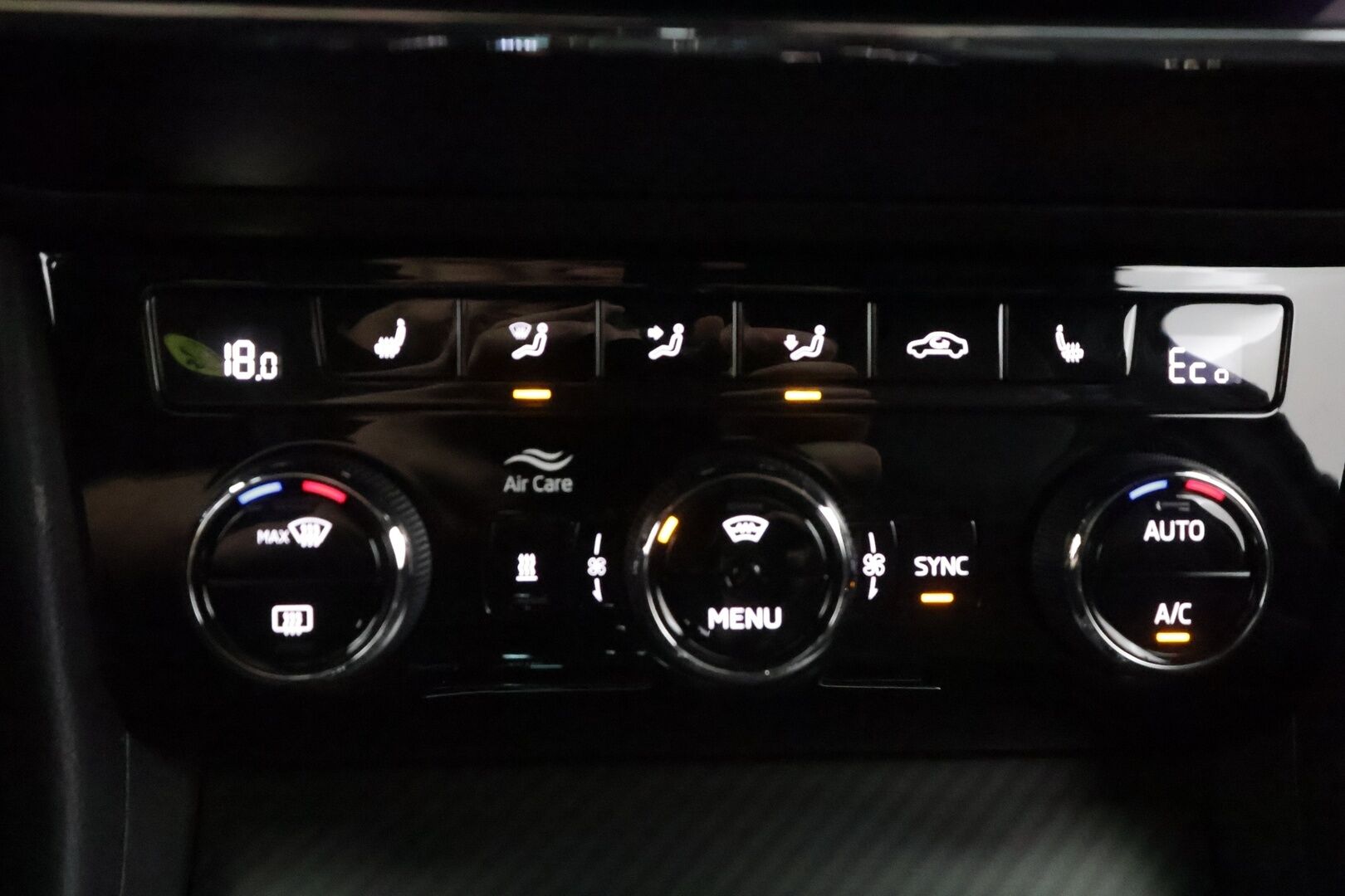 Skoda Superb 2022 Combi 1.4 TSI PHEV SportLine iV DSG Autom. - | ACC | Canton | Muisitpenkki | Puolinahat | LED | P.kamera | Keyless | Digimittaristo | Apple&Android | 1.Om Suomi-auto | Kahdet Renkaat | Merkkihuollettu |