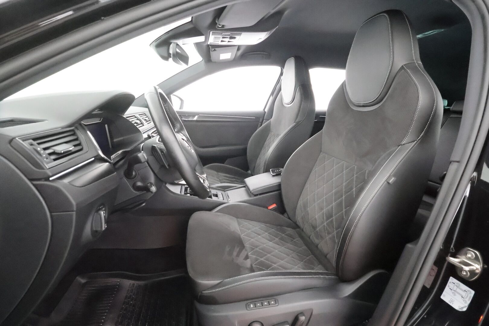 Skoda Superb 2022 Combi 1.4 TSI PHEV SportLine iV DSG Autom. - | ACC | Canton | Muisitpenkki | Puolinahat | LED | P.kamera | Keyless | Digimittaristo | Apple&Android | 1.Om Suomi-auto | Kahdet Renkaat | Merkkihuollettu |