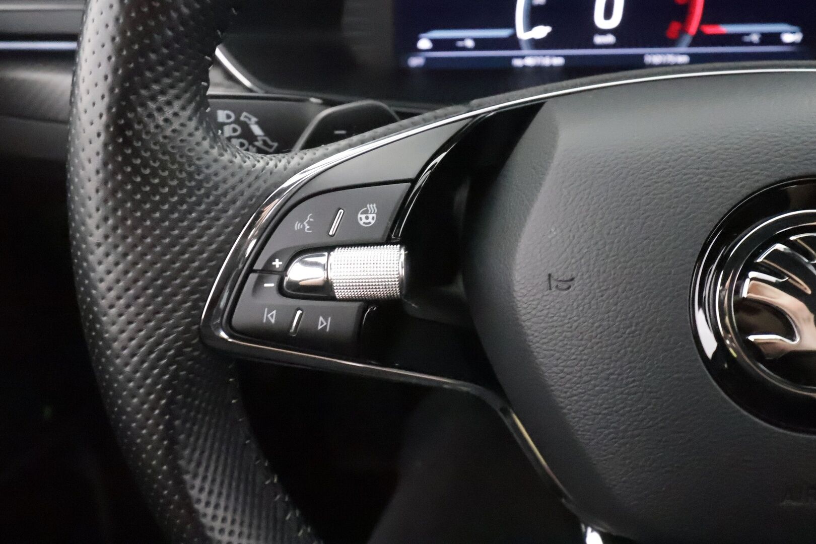 Skoda Superb 2022 Combi 1.4 TSI PHEV SportLine iV DSG Autom. - | ACC | Canton | Muisitpenkki | Puolinahat | LED | P.kamera | Keyless | Digimittaristo | Apple&Android | 1.Om Suomi-auto | Kahdet Renkaat | Merkkihuollettu |
