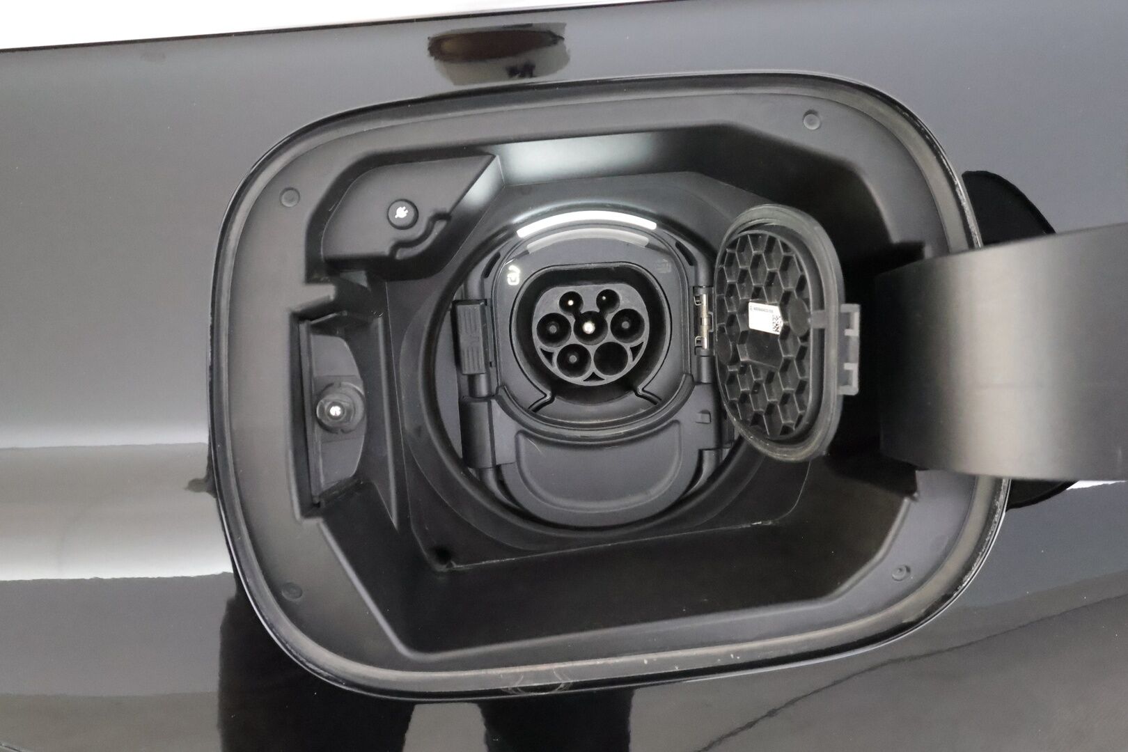 Mercedes-Benz CLA 2022 250 e A Shooting Brake Business * Widescreen / Multibeam / P.kamera / Sportpenkki / Navi / Kaistavahti / Keyless * - 1-om Suomi-auto / 2x Latauskaapelit / Kahdet renkaat aluvanteilla