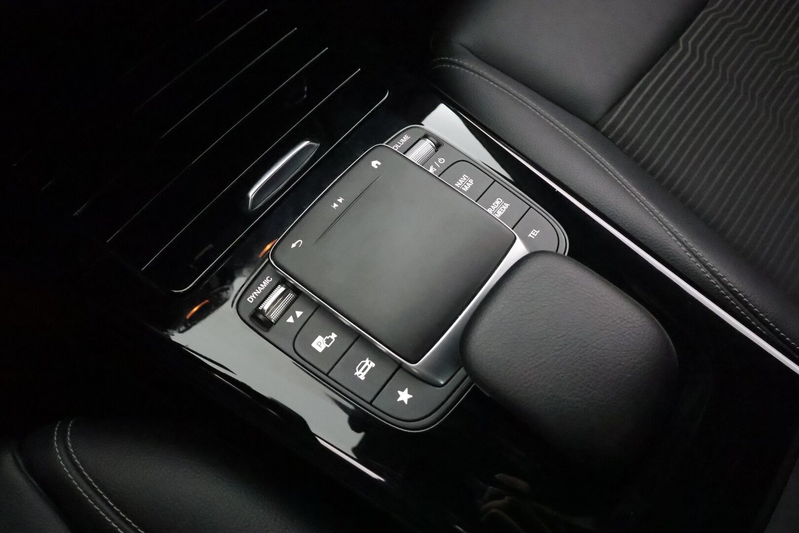 Mercedes-Benz CLA 2022 250 e A Shooting Brake Business * Widescreen / Multibeam / P.kamera / Sportpenkki / Navi / Kaistavahti / Keyless * - 1-om Suomi-auto / 2x Latauskaapelit / Kahdet renkaat aluvanteilla