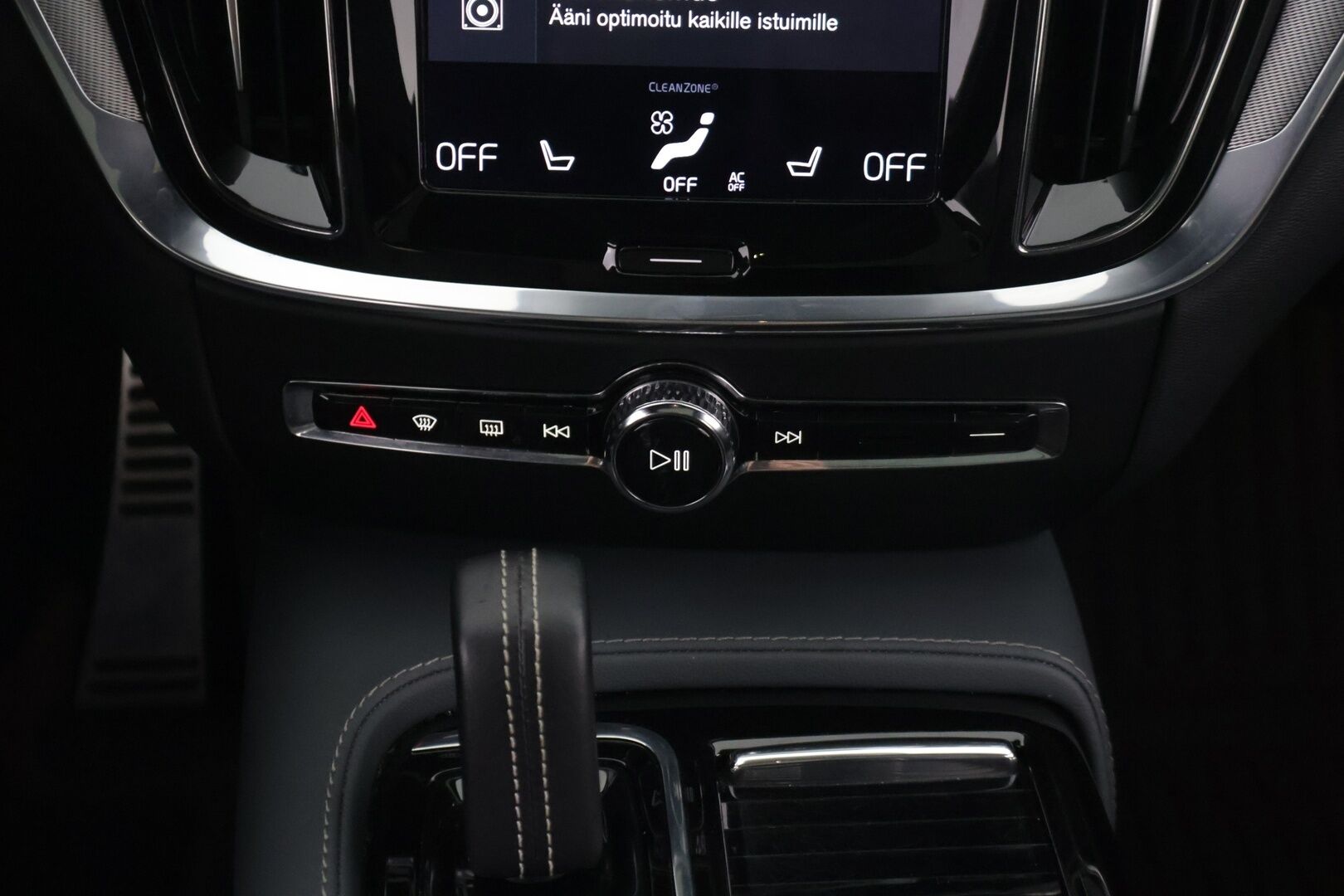 Volvo V60 2021 T8 TwE AWD R-Design aut *H&K / HUD / 360° / Panorama / Tehdaskoukku / Adapt. vakkari / Webasto* - *Volvo Exterior Styling Kit / Jakohihna vaihdettu 2025 / Huippuvarusteet*