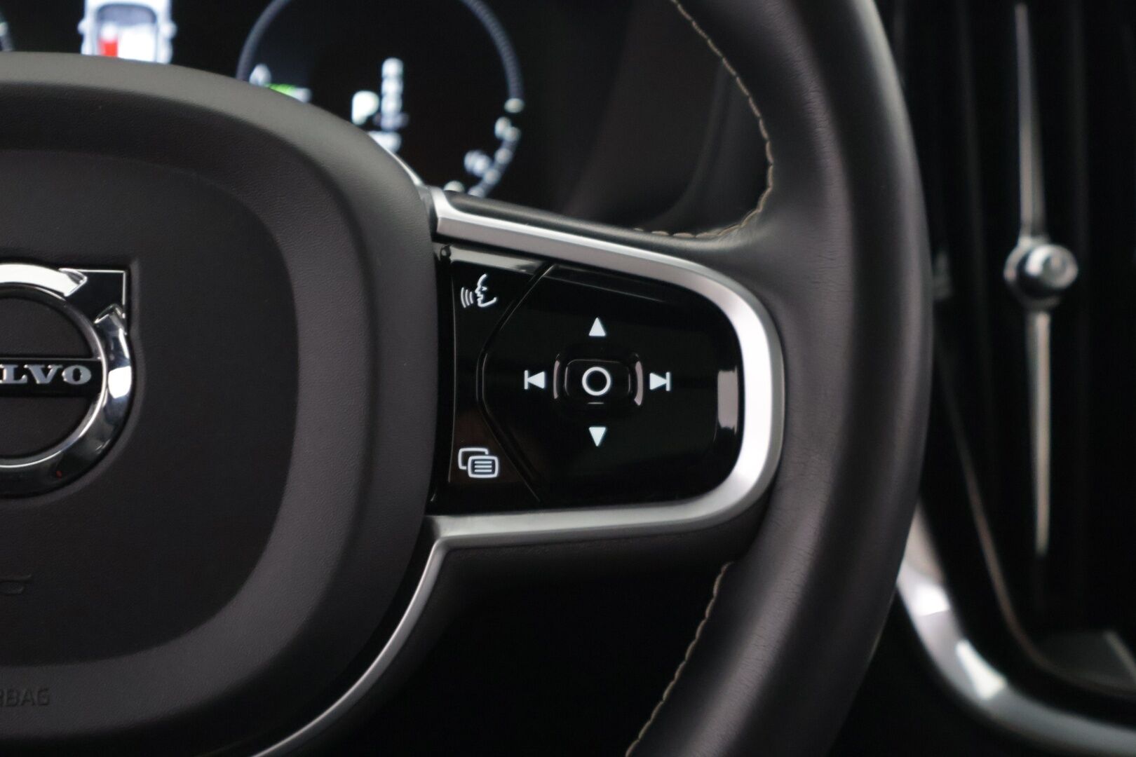 Volvo V60 2021 T8 TwE AWD R-Design aut *H&K / HUD / 360° / Panorama / Tehdaskoukku / Adapt. vakkari / Webasto* - *Volvo Exterior Styling Kit / Jakohihna vaihdettu 2025 / Huippuvarusteet*