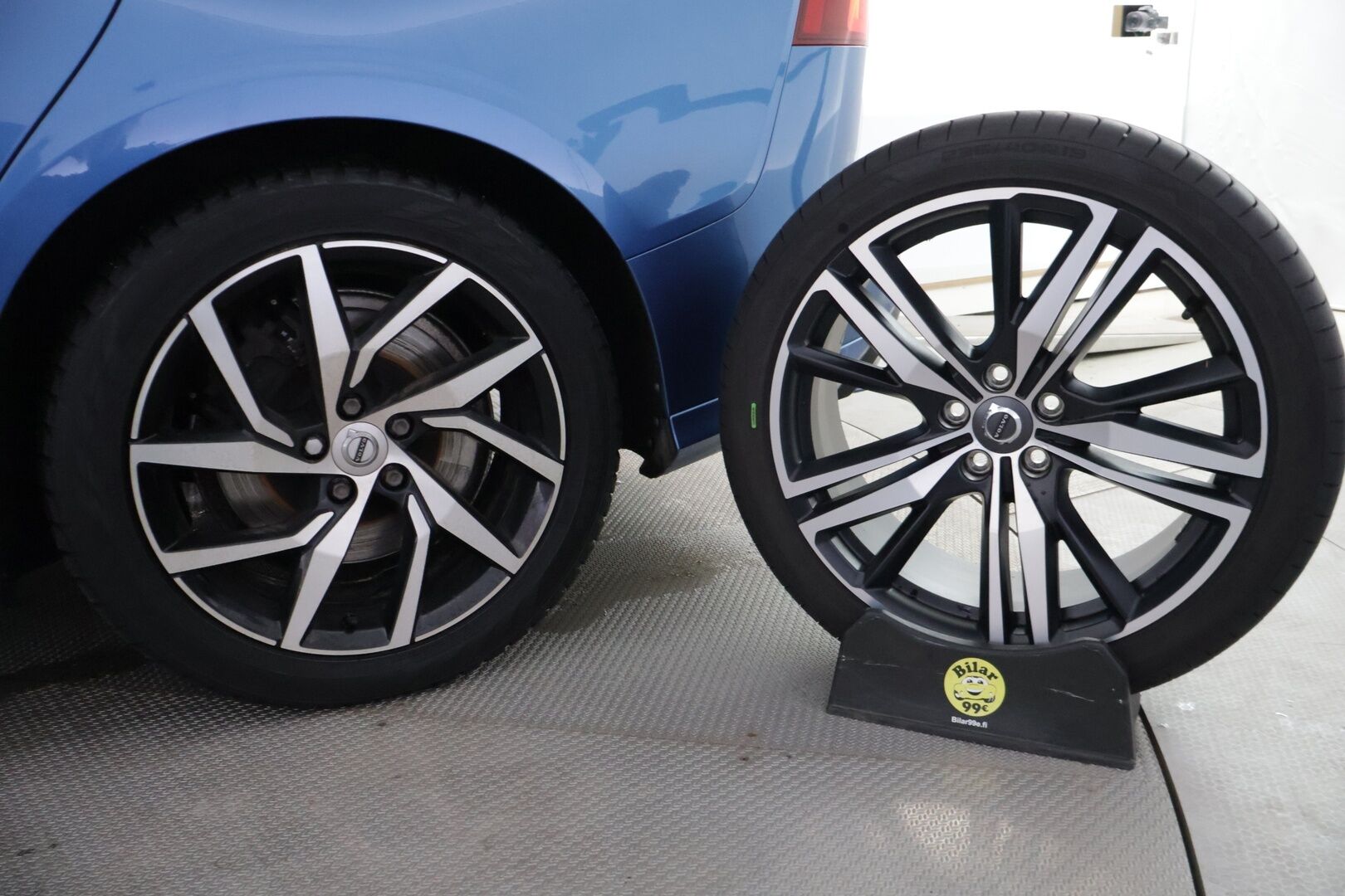 Volvo V60 2021 T8 TwE AWD R-Design aut *H&K / HUD / 360° / Panorama / Tehdaskoukku / Adapt. vakkari / Webasto* - *Volvo Exterior Styling Kit / Jakohihna vaihdettu 2025 / Huippuvarusteet*