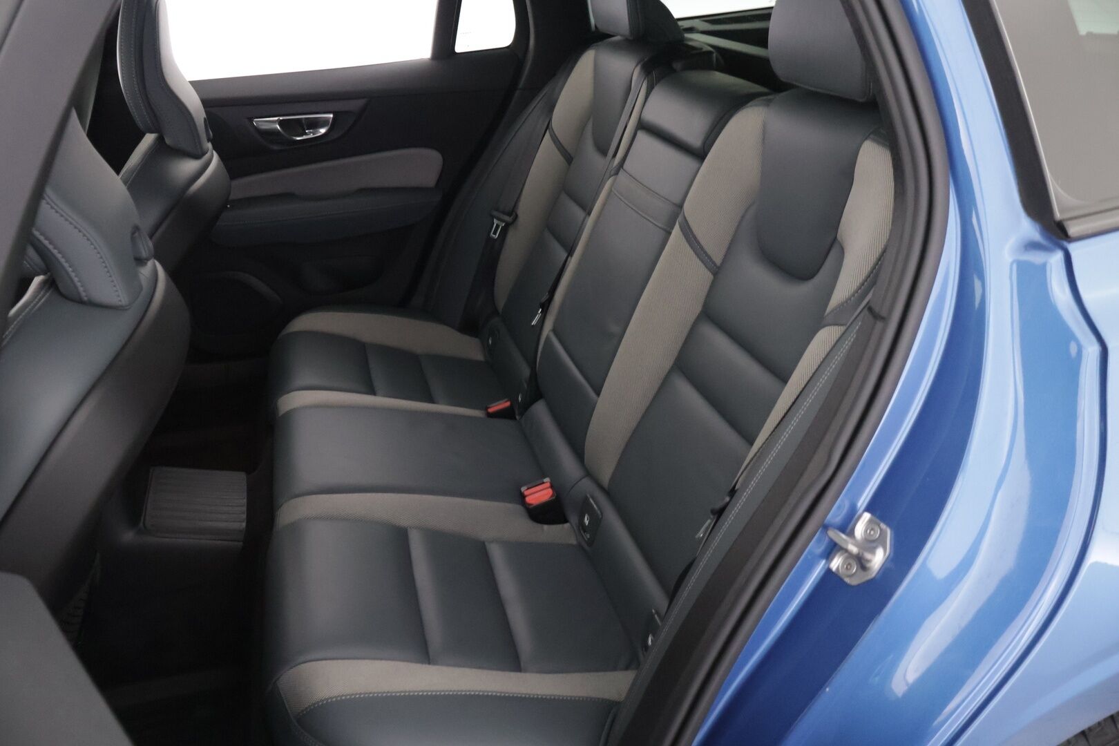 Volvo V60 2021 T8 TwE AWD R-Design aut *H&K / HUD / 360° / Panorama / Tehdaskoukku / Adapt. vakkari / Webasto* - *Volvo Exterior Styling Kit / Jakohihna vaihdettu 2025 / Huippuvarusteet*