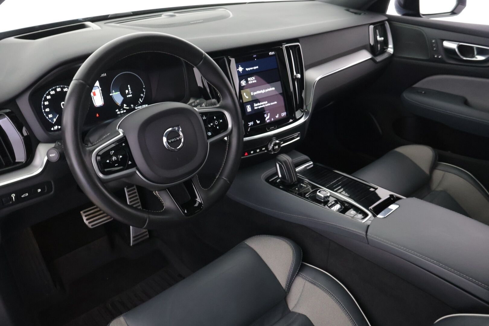 Volvo V60 2021 T8 TwE AWD R-Design aut *H&K / HUD / 360° / Panorama / Tehdaskoukku / Adapt. vakkari / Webasto* - *Volvo Exterior Styling Kit / Jakohihna vaihdettu 2025 / Huippuvarusteet*