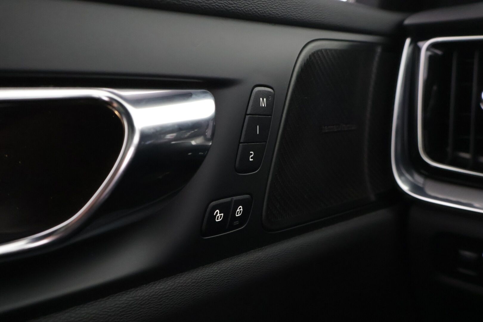 Volvo V60 2021 T8 TwE AWD R-Design aut *H&K / HUD / 360° / Panorama / Tehdaskoukku / Adapt. vakkari / Webasto* - *Volvo Exterior Styling Kit / Jakohihna vaihdettu 2025 / Huippuvarusteet*