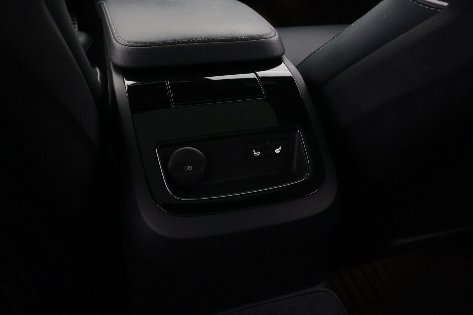 Volvo V60 2021 T8 TwE AWD R-Design aut *H&K / HUD / 360° / Panorama / Tehdaskoukku / Adapt. vakkari / Webasto* - *Volvo Exterior Styling Kit / Jakohihna vaihdettu 2025 / Huippuvarusteet*