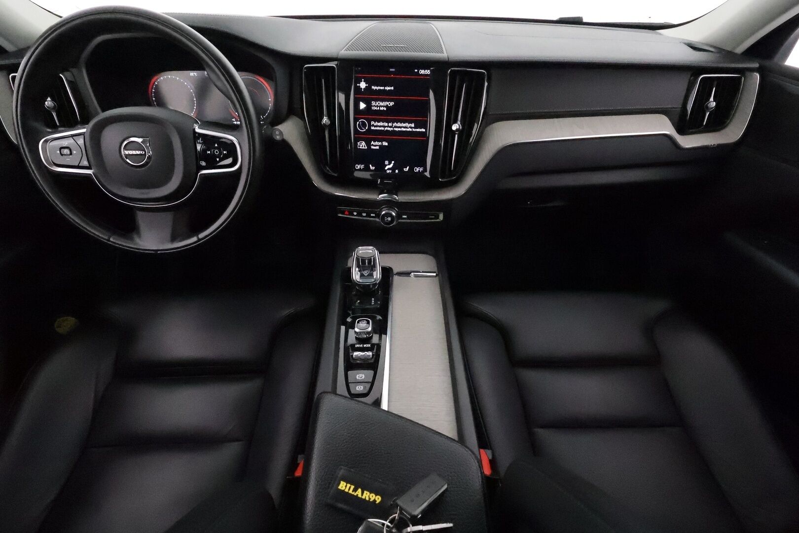 Volvo XC60 2020 T8 TwE AWD Inscription aut **H&K / Panorama / Muistipenkit / 360.kamera / Koukku / Full LED / Webasto** - 3,99 % KORKOTARJOUS TÄHÄN AUTOON - Merkkihuollettu / Kahdet renkaat aluvanteilla / KeylessGo / Digimittaristo / BLIS / Musta nahkasisusta / Penkinlämmittimet takana