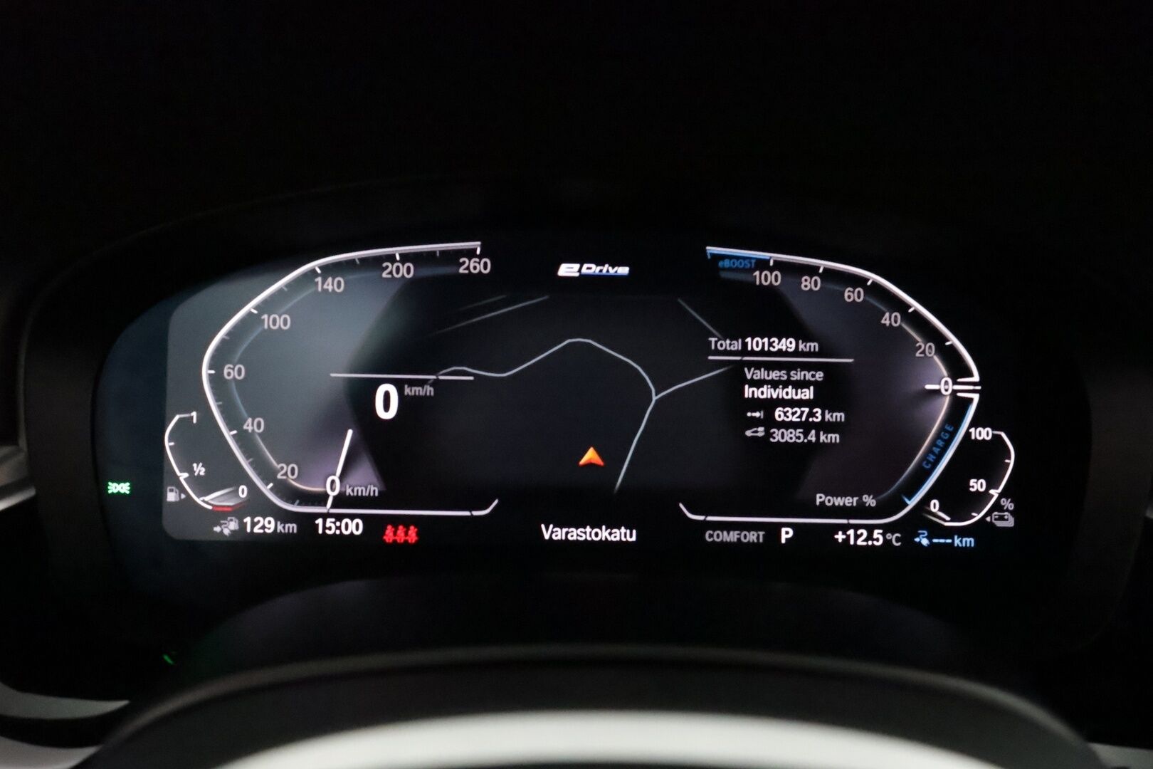 BMW 530 2020 G30 Sedan 530e A Charged Edition M Sport *Vakkari / Hifi / Sporttipenkit / Navi / LED / P.kamera / Digimittaristo* - Kahdet renkaat aluvanteilla