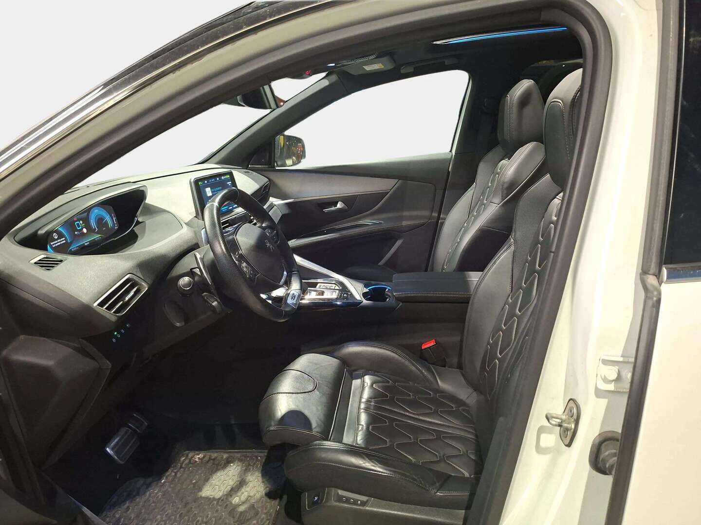 Peugeot 3008 2020 GT Hybrid4 300 EAT8-automaatti - Adapt.Vakkari | Focal Audio | Hierovat & Ilmastoidut Nahat | Panorama | Peruutuskamera | Adapt.LED | | SUPERVARUSTEET!