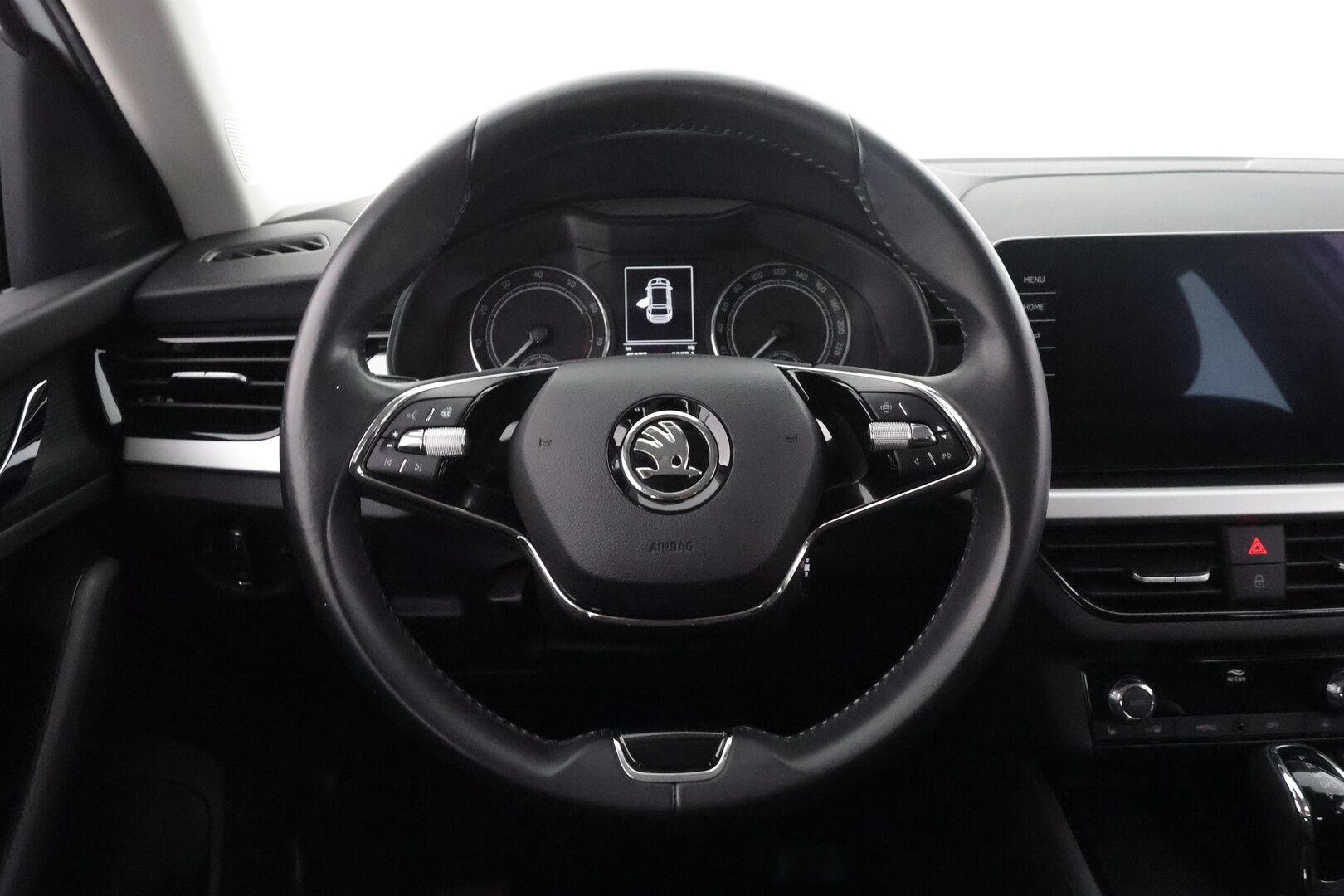 Skoda Scala 2022 1.0 TSI 110 Ambition DSG Autom. - | Vakkari | LED | Lohko+sisälämmitin | Lane Assist | Front Assist | Iso navi | Apple & Android | P.tutka | Merkkihuollot | 2x renkaat aluin | 